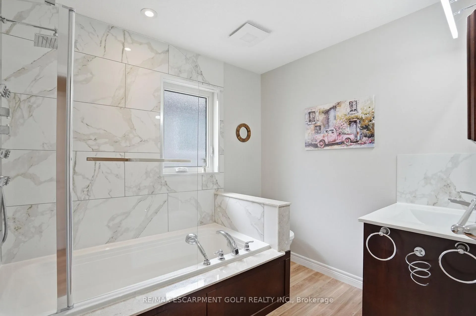 Photo 23 of 256 Highland Road W, Hamilton, Stoney Creek Mountain — HOMEH