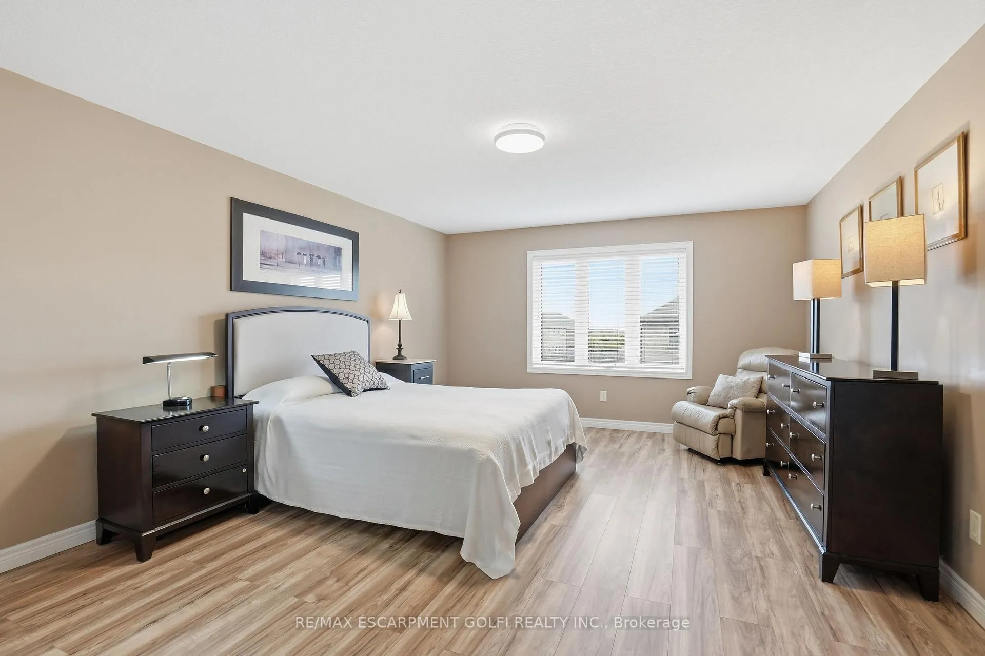 Photo 24 of 256 Highland Road W, Hamilton, Stoney Creek Mountain — HOMEH