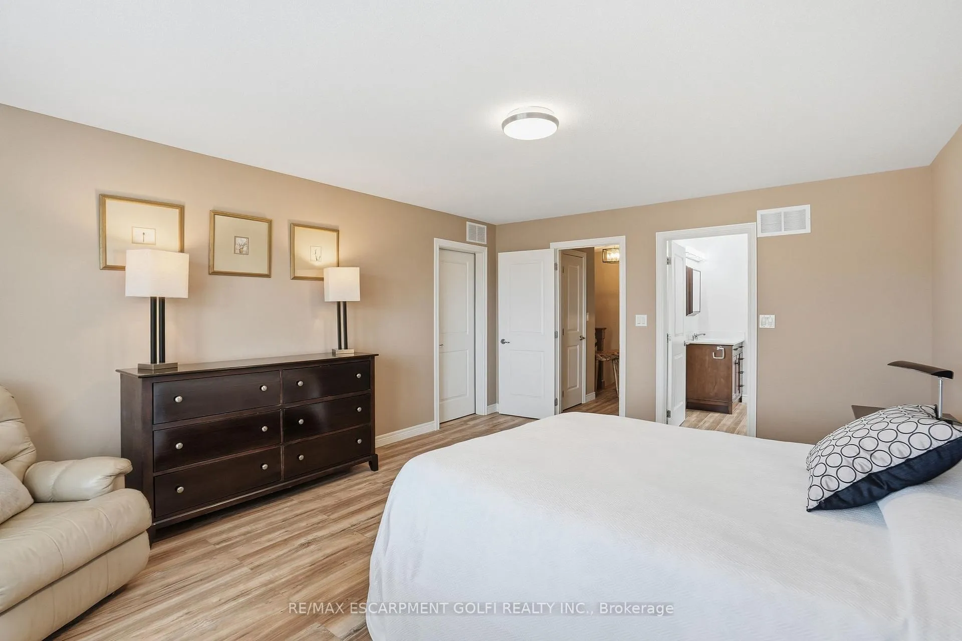Photo 25 of 256 Highland Road W, Hamilton, Stoney Creek Mountain — HOMEH
