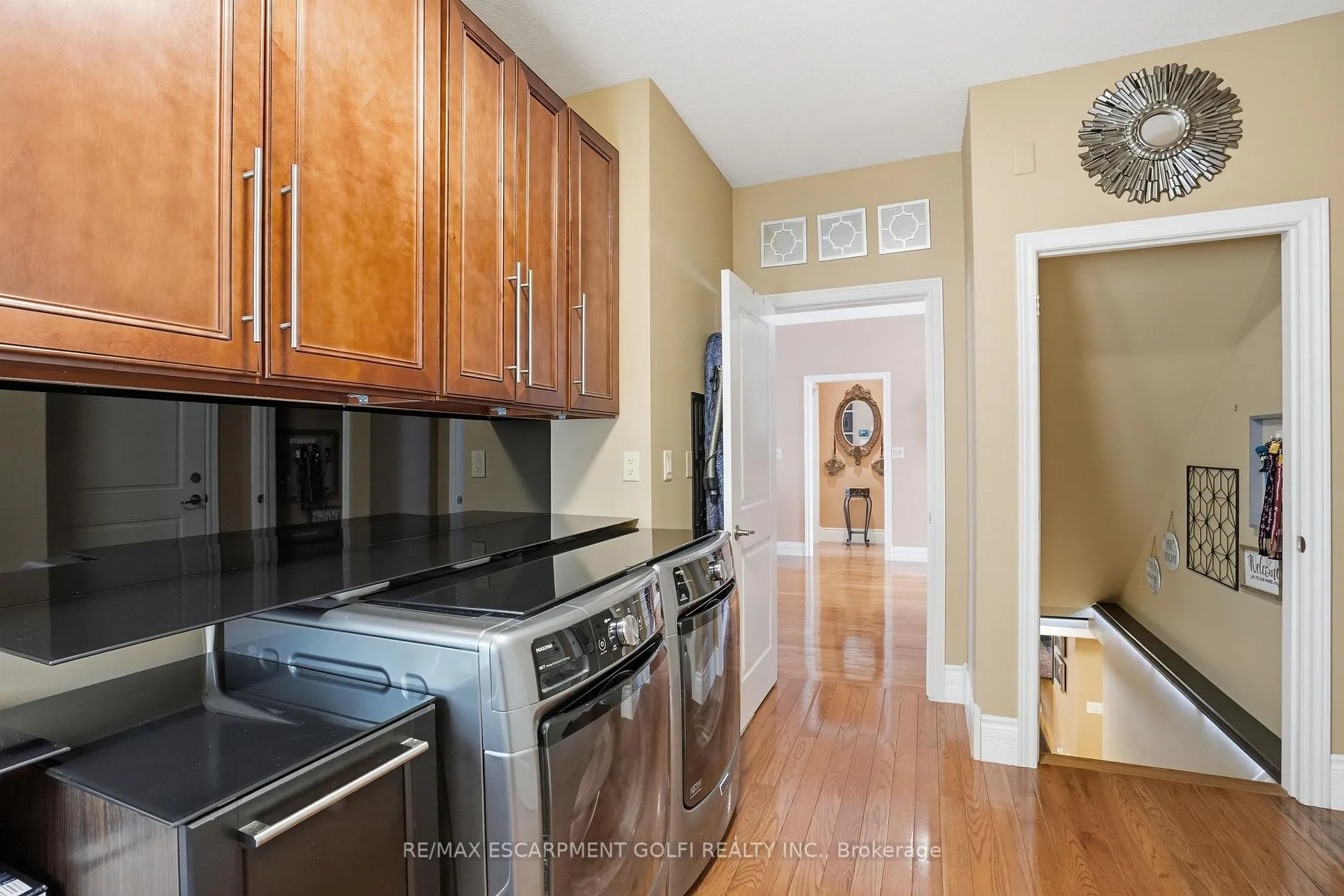 Photo 27 of 256 Highland Road W, Hamilton, Stoney Creek Mountain — HOMEH