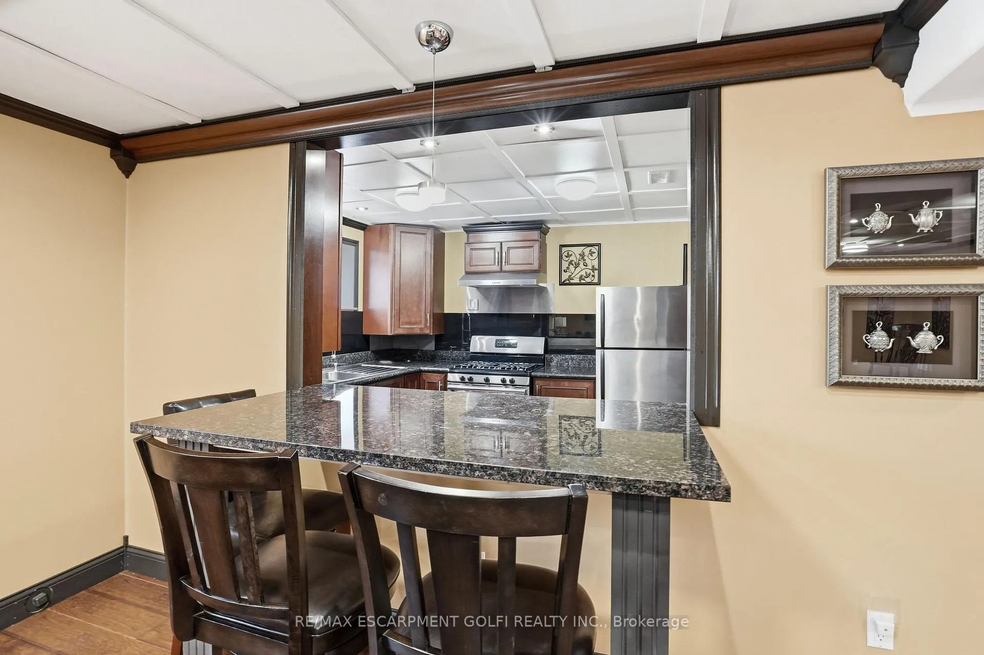 Photo 32 of 256 Highland Road W, Hamilton, Stoney Creek Mountain — HOMEH