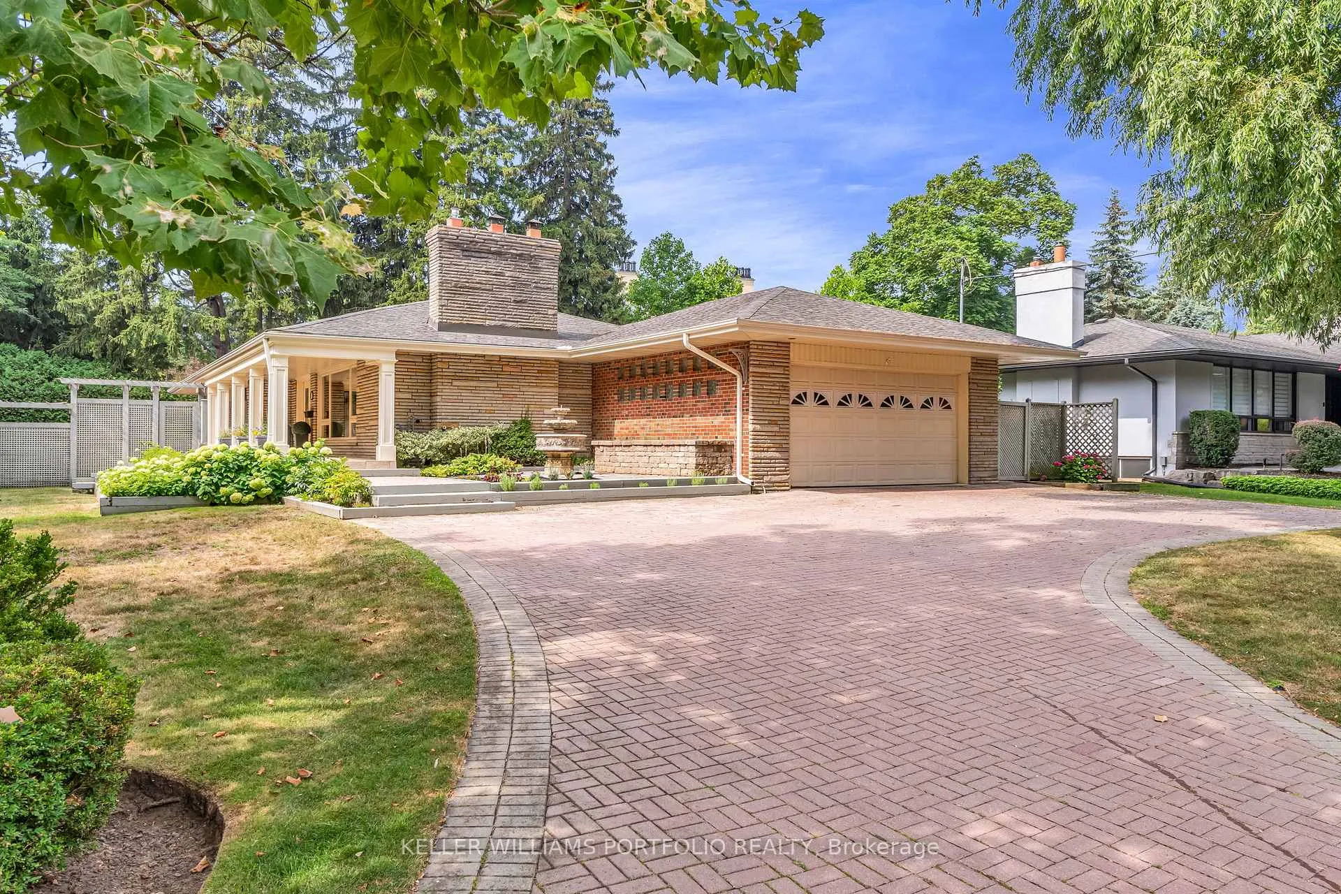 Photo 2 of 1123 Lakeshore Road E, Oakville, Old Oakville — HOMEH