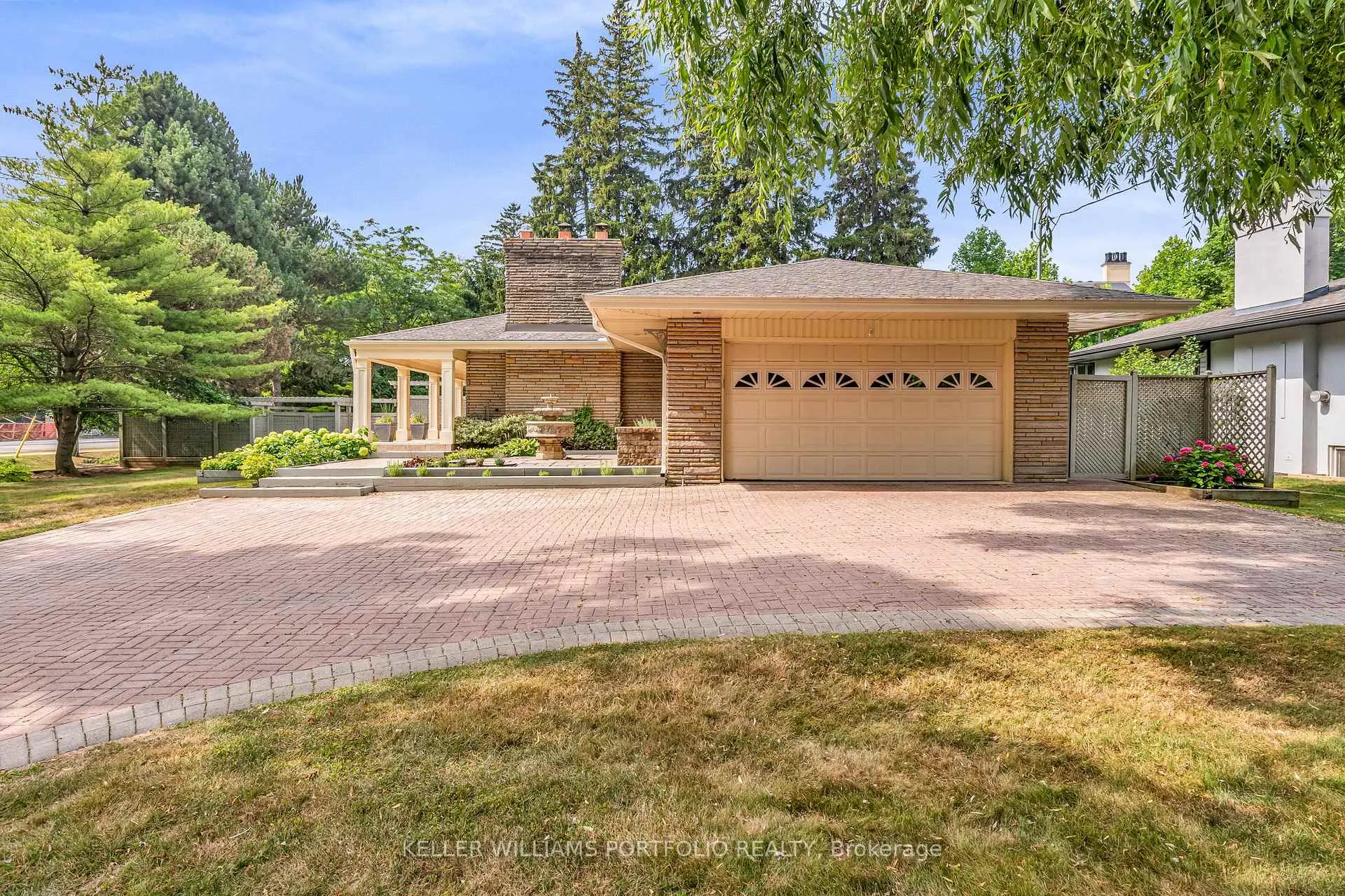 Photo 3 of 1123 Lakeshore Road E, Oakville, Old Oakville — HOMEH