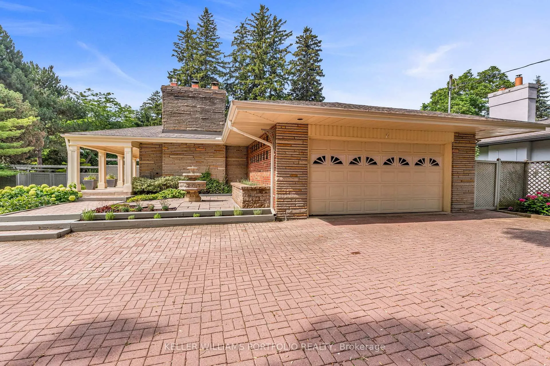 Photo 4 of 1123 Lakeshore Road E, Oakville, Old Oakville — HOMEH