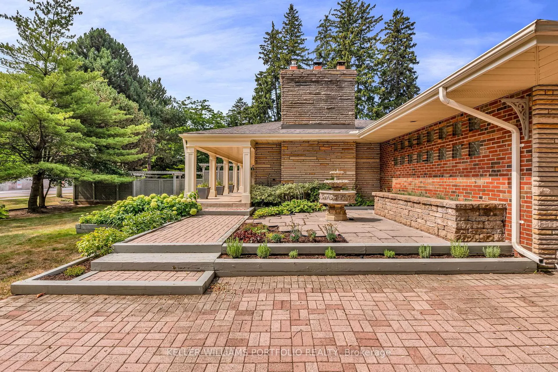 Photo 5 of 1123 Lakeshore Road E, Oakville, Old Oakville — HOMEH