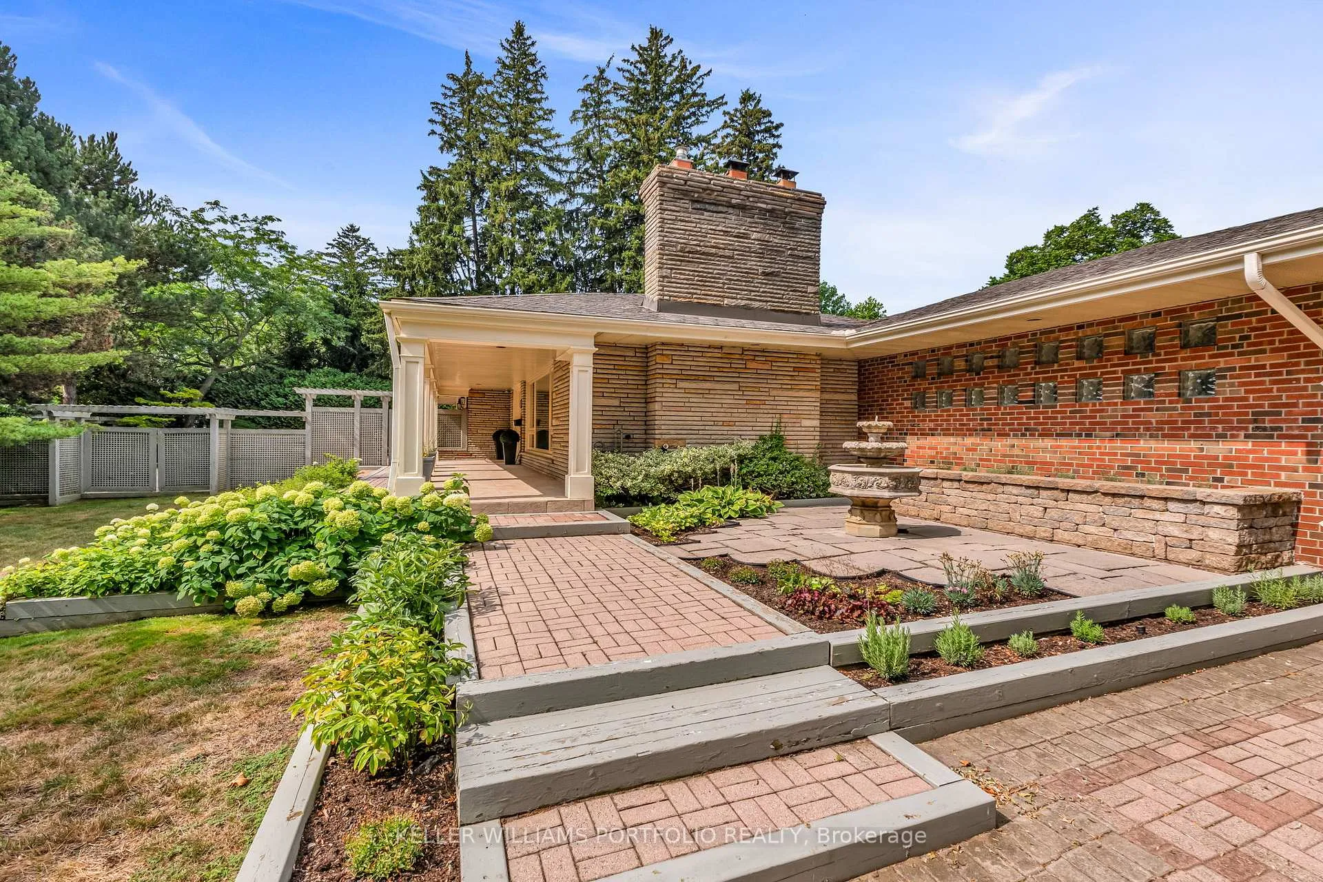Photo 6 of 1123 Lakeshore Road E, Oakville, Old Oakville — HOMEH