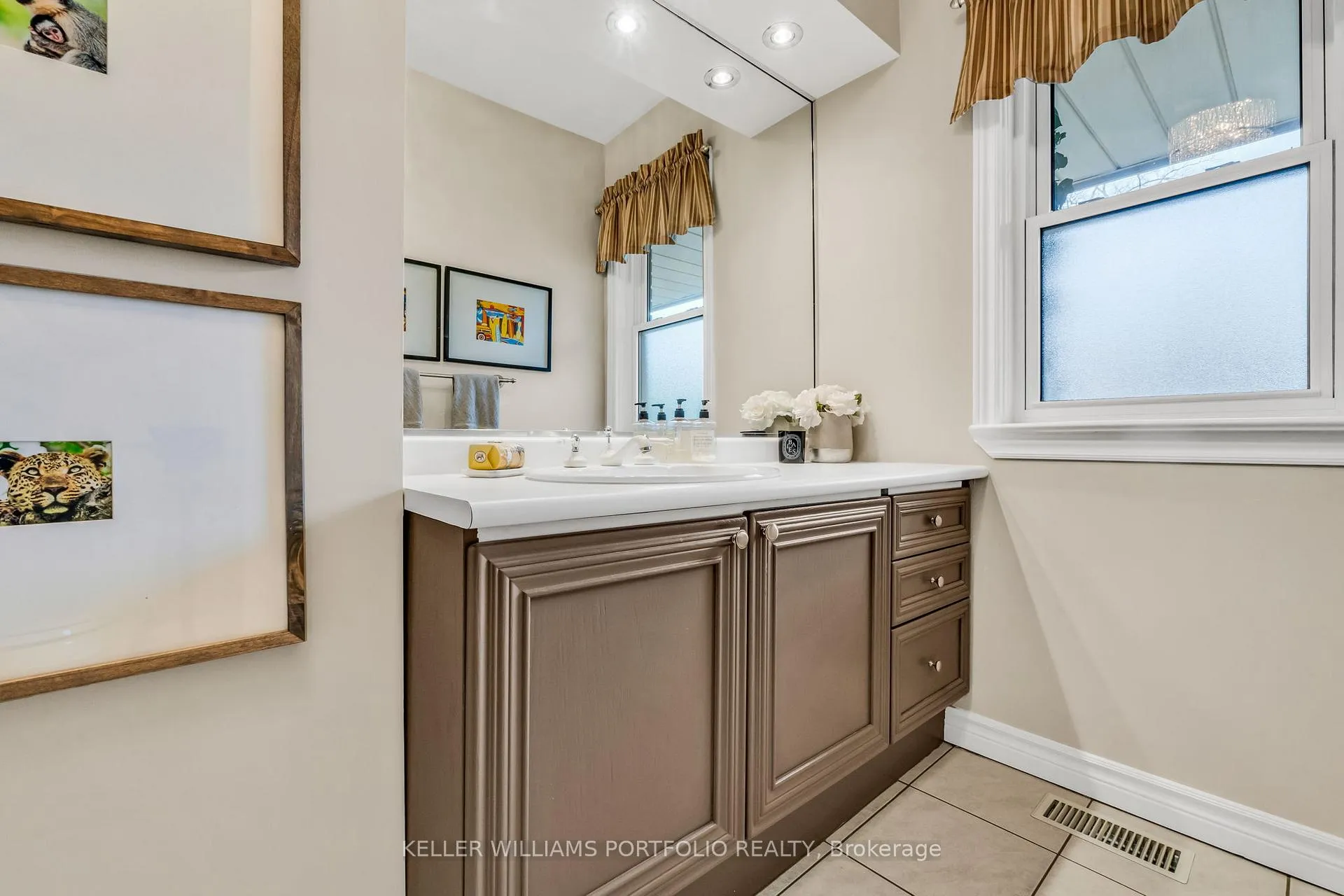 Photo 23 of 1123 Lakeshore Road E, Oakville, Old Oakville — HOMEH