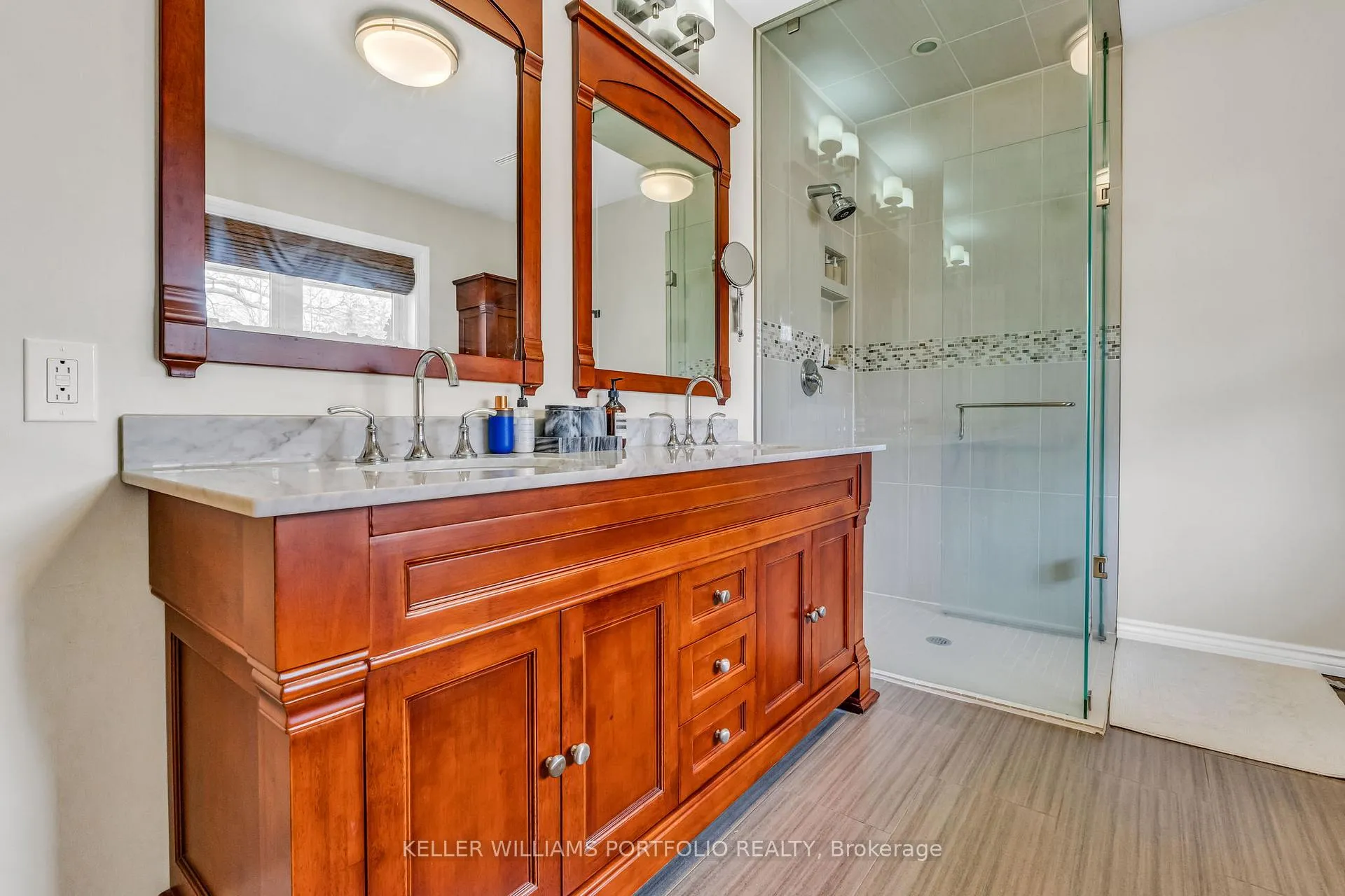 Photo 25 of 1123 Lakeshore Road E, Oakville, Old Oakville — HOMEH