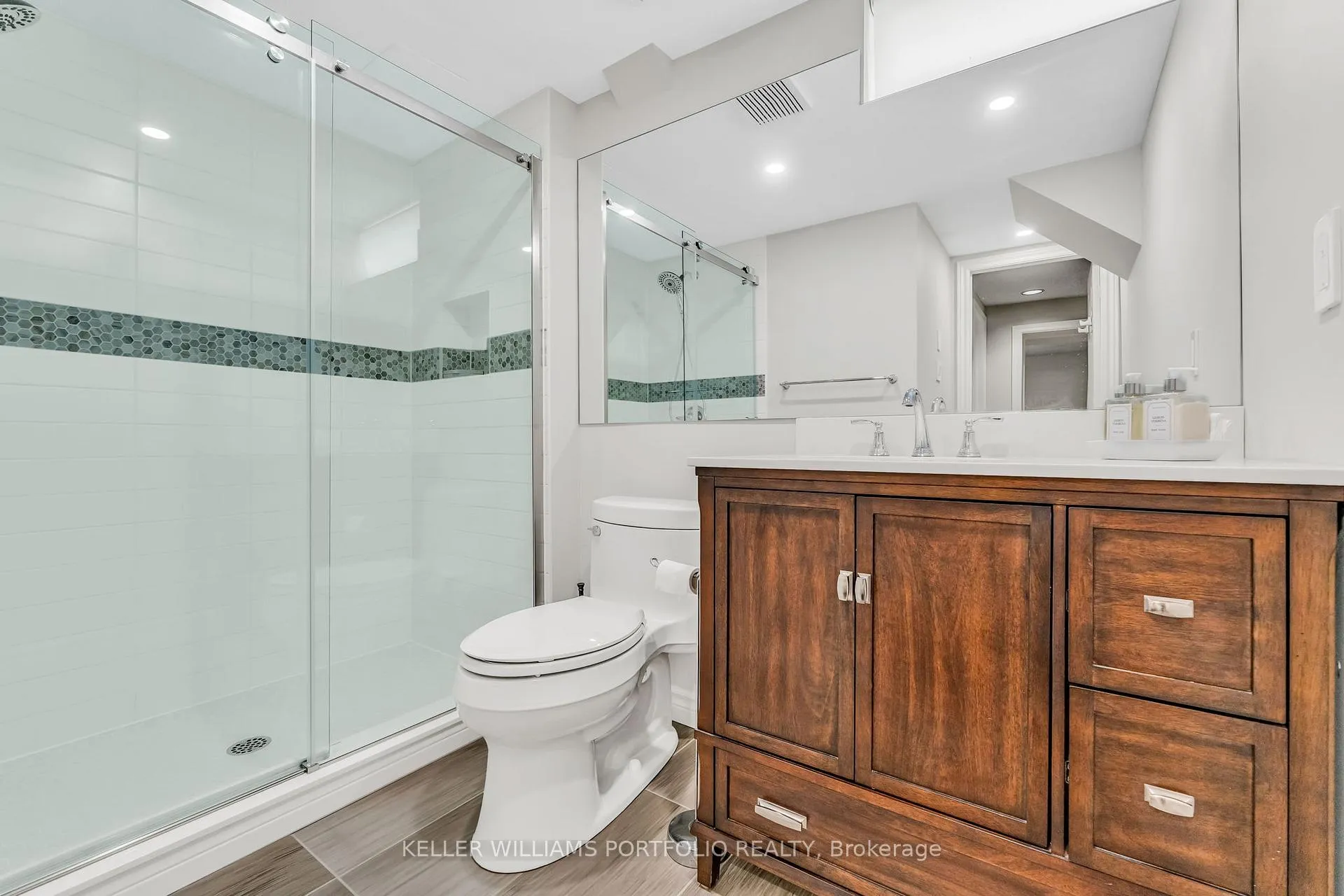 Photo 32 of 1123 Lakeshore Road E, Oakville, Old Oakville — HOMEH