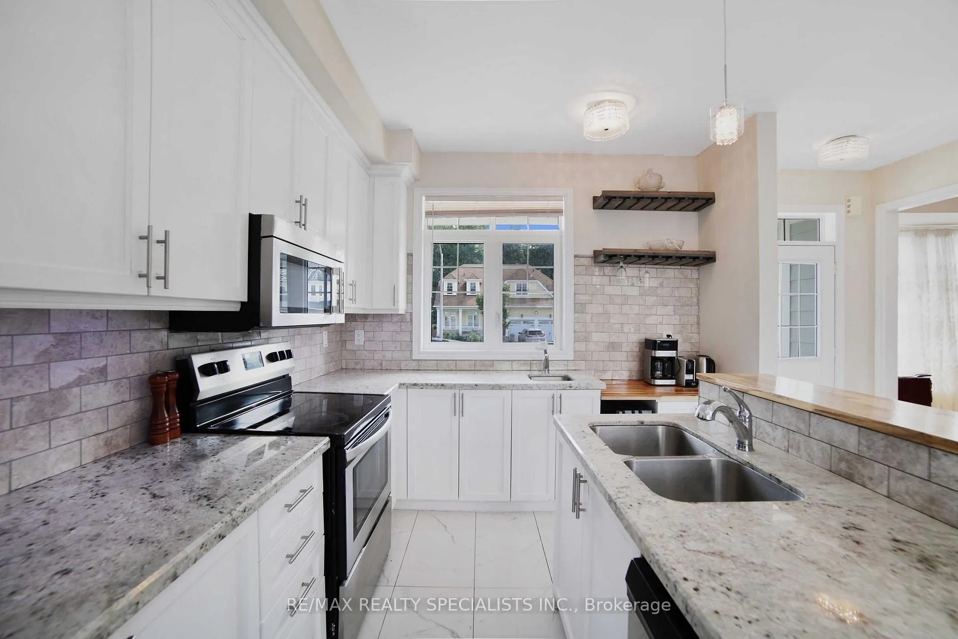 Photo 11 of 61 Riverwalk Place, Midland — HOMEH