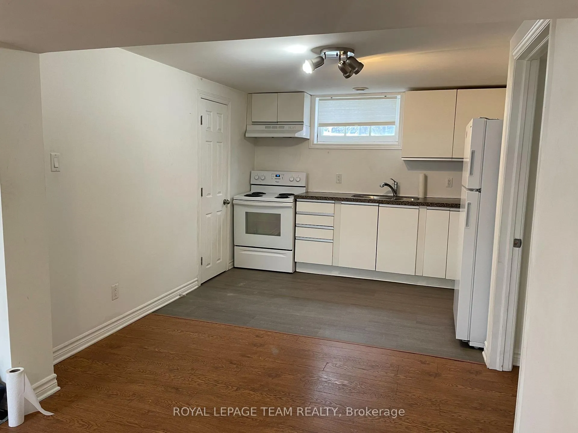 Photo 5 of Unit 2, 1627 Chaucer Avenue, Ottawa, Riverview Park — HOMEH