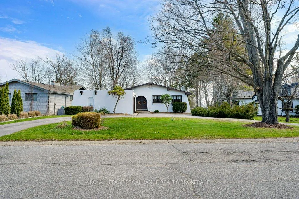 Front of 807 Wartman Avenue