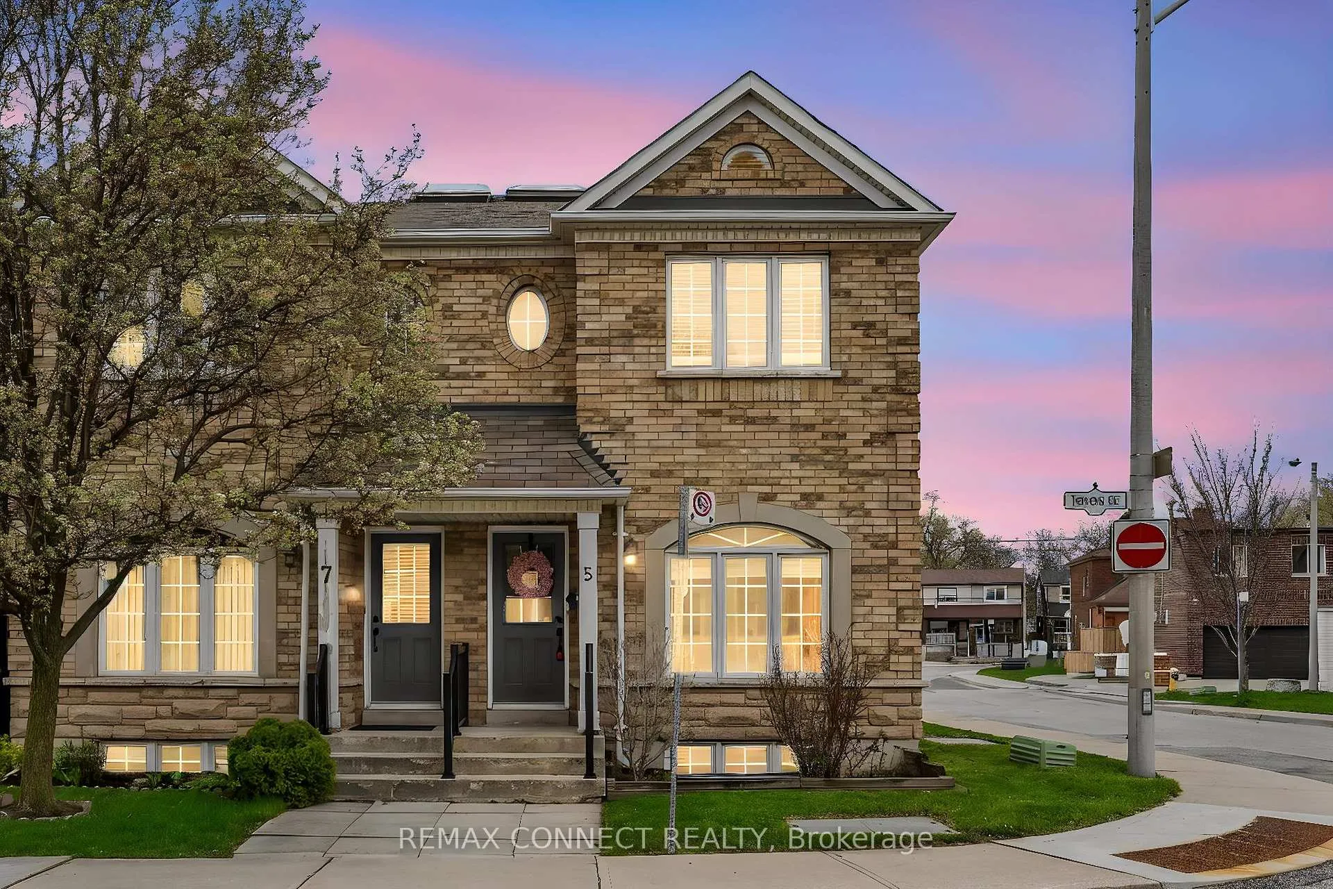 Photo 1 of 5 Terceira Circle, Toronto, Weston-Pellam Park — HOMEH