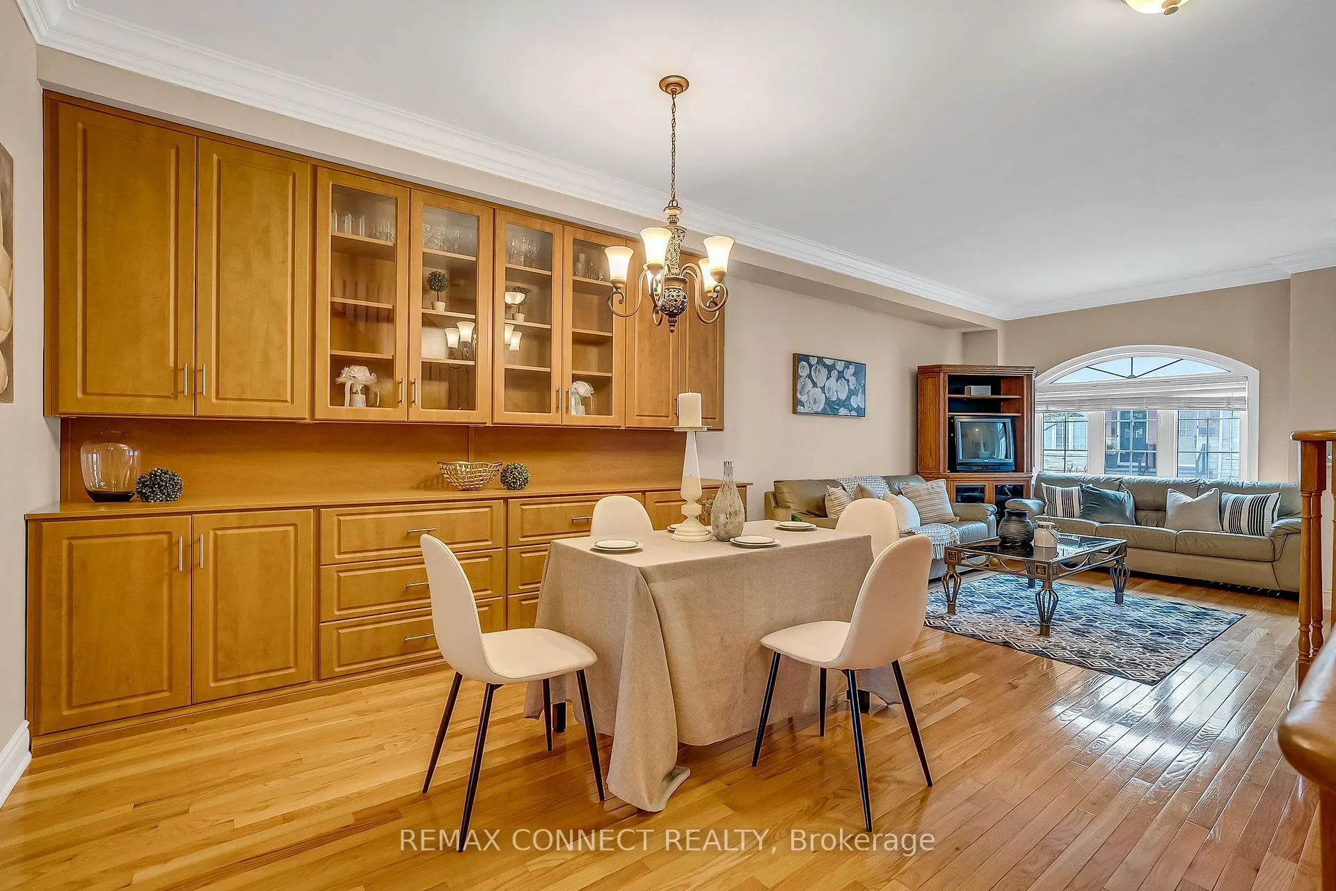 Photo 8 of 5 Terceira Circle, Toronto, Weston-Pellam Park — HOMEH