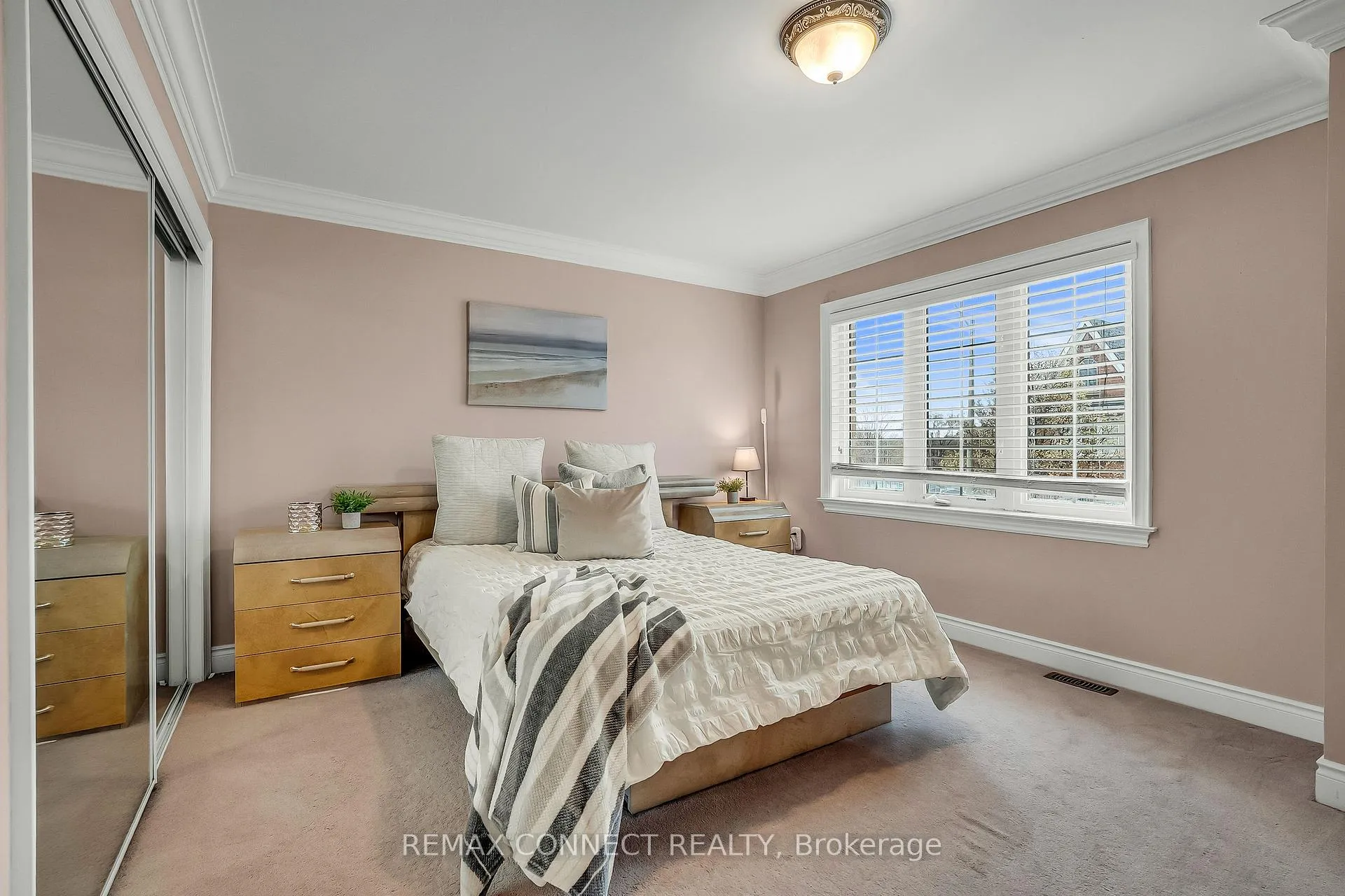 Photo 12 of 5 Terceira Circle, Toronto, Weston-Pellam Park — HOMEH