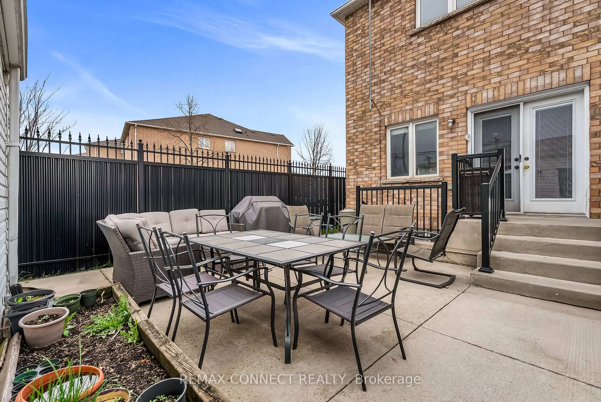 Photo 18 of 5 Terceira Circle, Toronto, Weston-Pellam Park — HOMEH