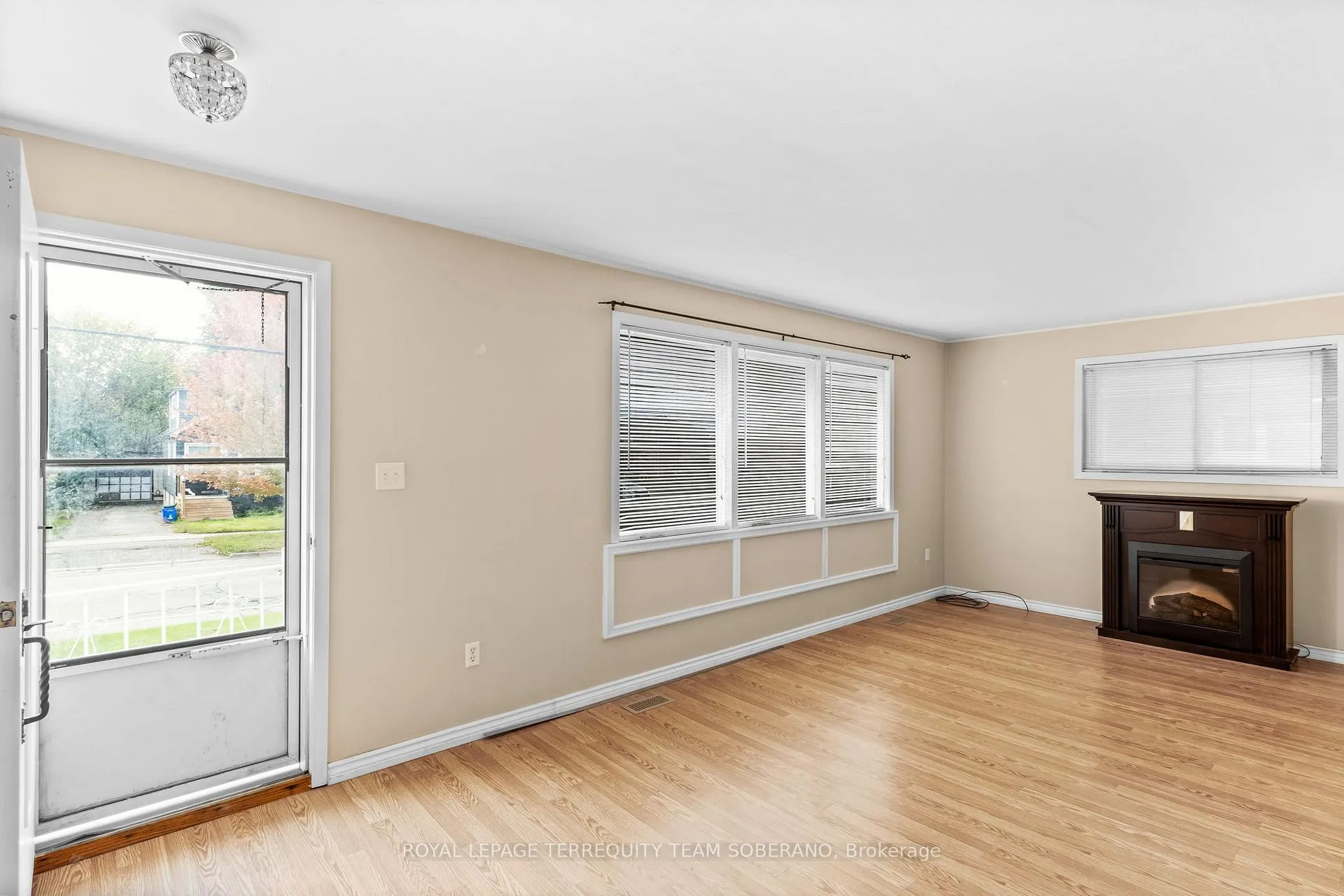 Photo 12 of 378 Elmgrove Avenue, Oshawa, Vanier — HOMEH