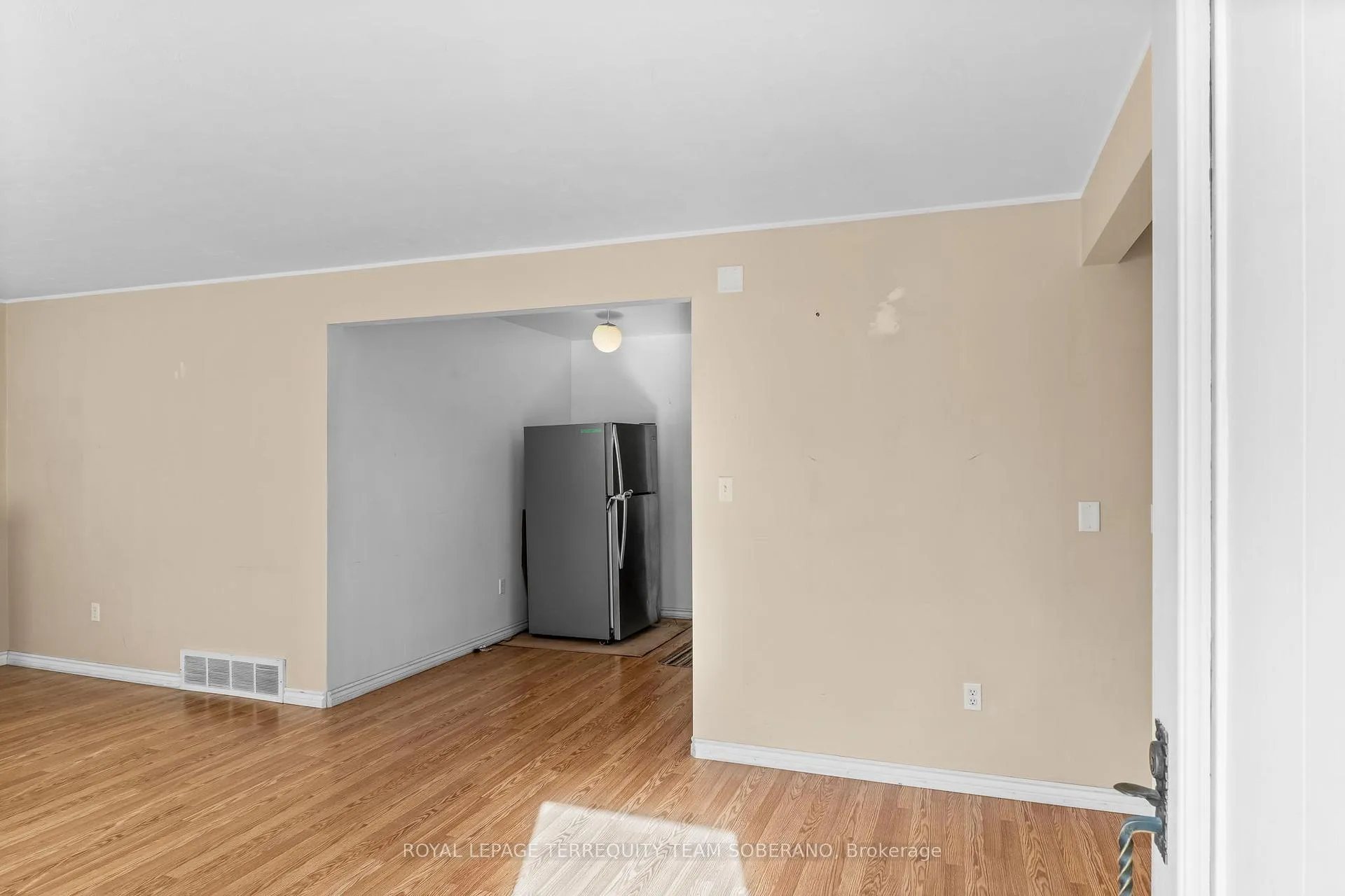 Photo 13 of 378 Elmgrove Avenue, Oshawa, Vanier — HOMEH