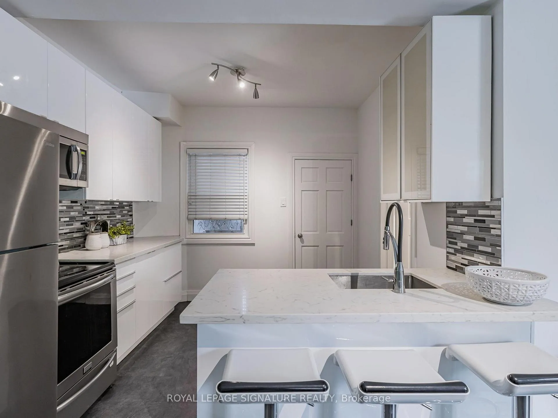 Photo 9 of 8 Fairford Avenue, Toronto, Greenwood-Coxwell — HOMEH