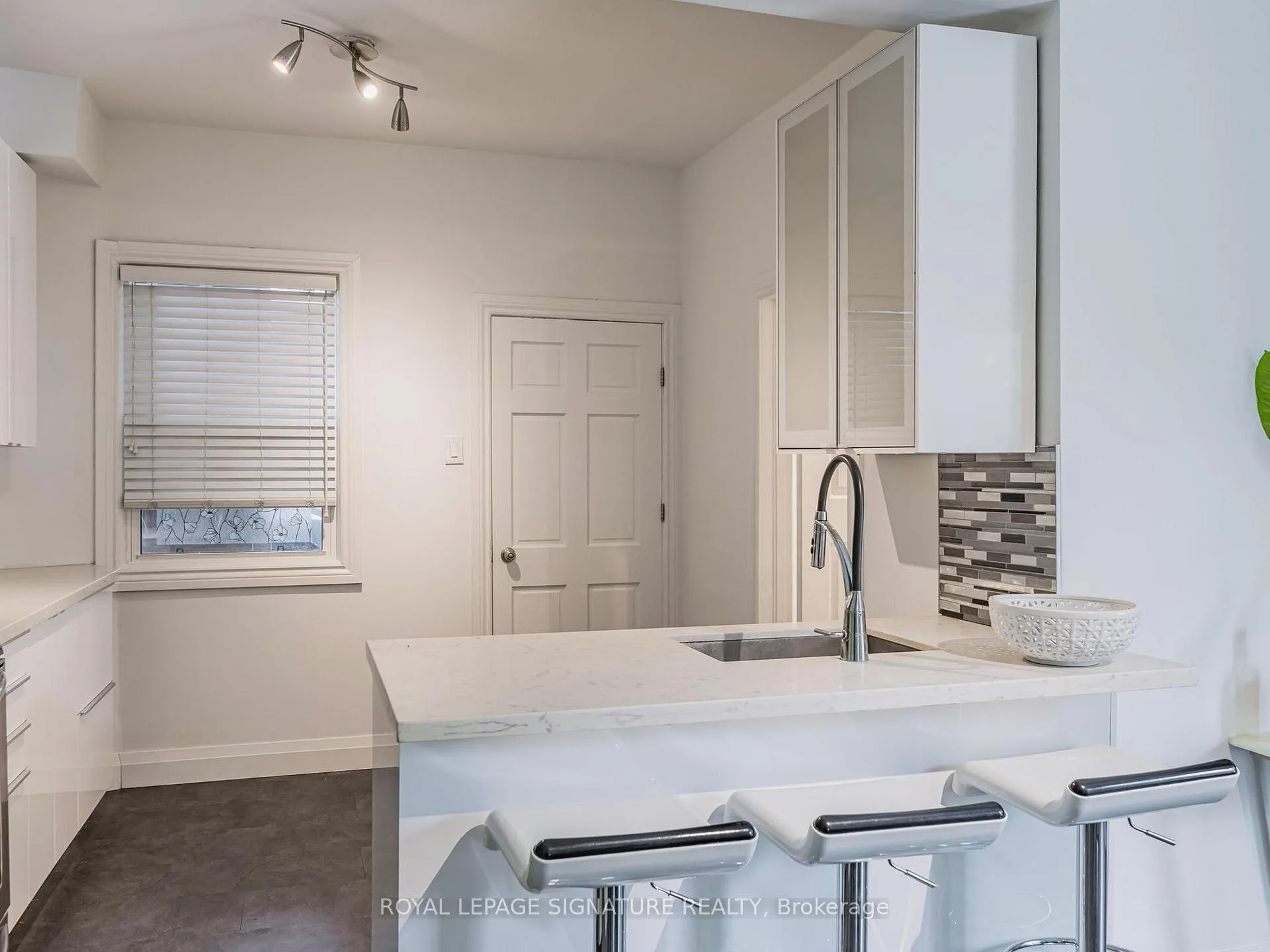 Photo 10 of 8 Fairford Avenue, Toronto, Greenwood-Coxwell — HOMEH