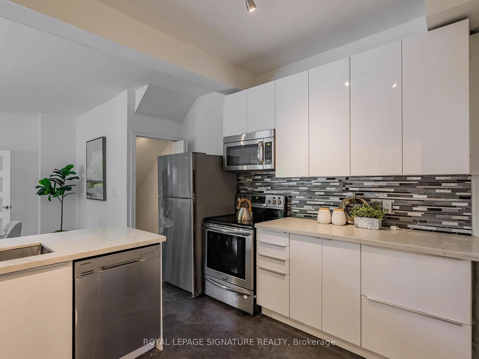 Photo 12 of 8 Fairford Avenue, Toronto, Greenwood-Coxwell — HOMEH