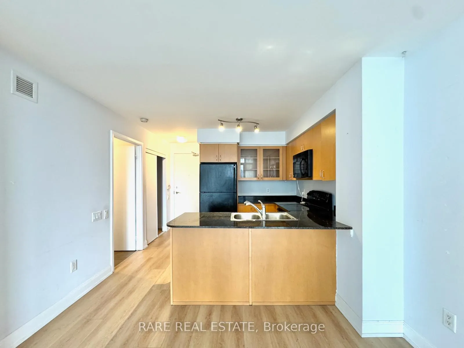 Photo 2 of Unit 3304, 2191 Yonge Street, Toronto, Mount Pleasant West — HOMEH