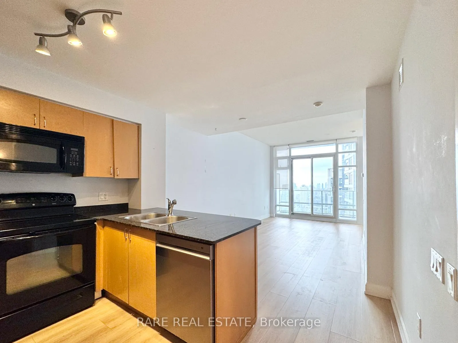 Photo 5 of Unit 3304, 2191 Yonge Street, Toronto, Mount Pleasant West — HOMEH