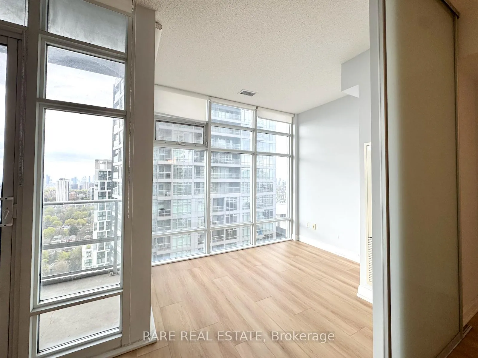 Photo 8 of Unit 3304, 2191 Yonge Street, Toronto, Mount Pleasant West — HOMEH