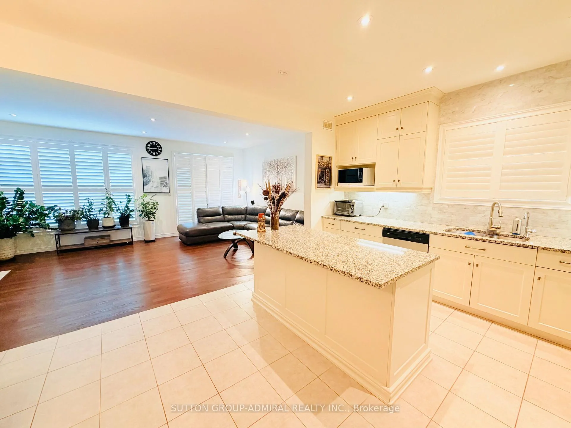 Photo 5 of 14 Crossbridge Avenue, Kitchener — HOMEH