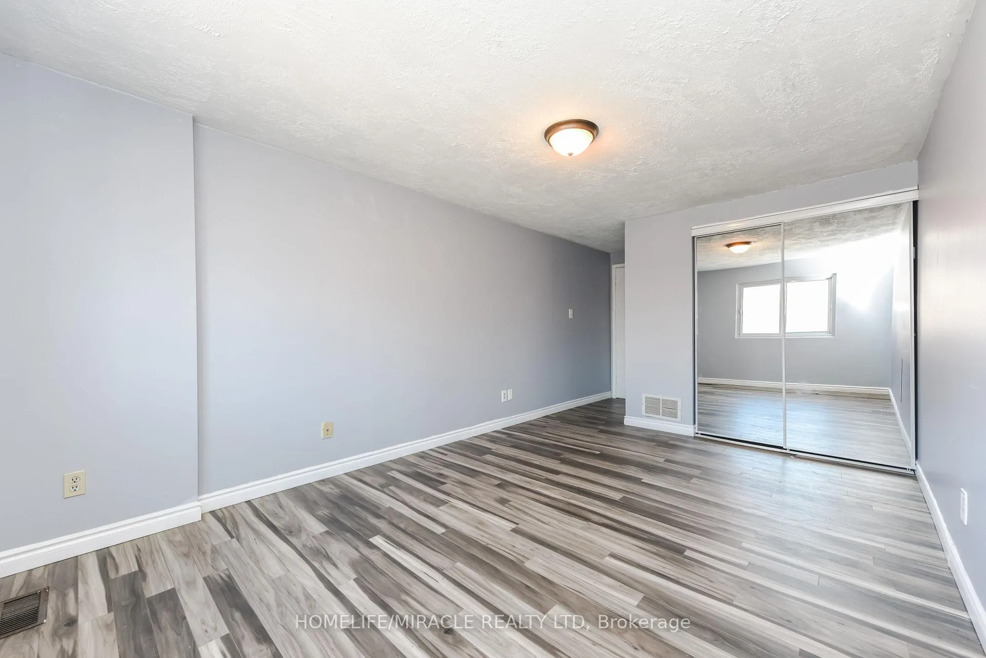 Photo 13 of Unit 72, 72 Carleton Place, Brampton, Bramalea West Industrial — HOMEH