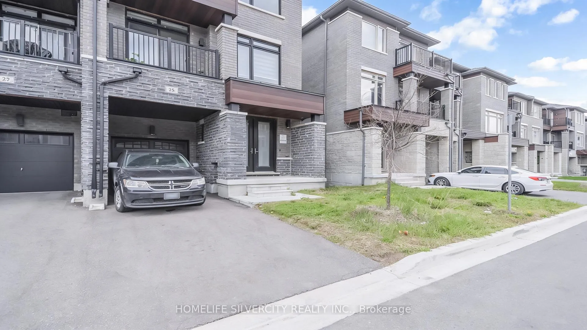 Photo 2 of 25 Purple Sage Drive, Brampton, Bram East — HOMEH