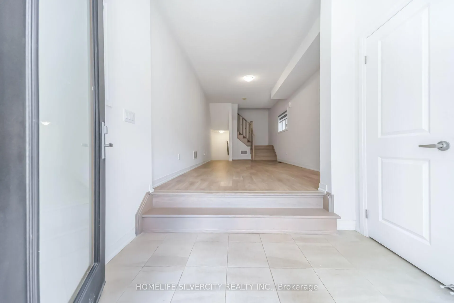 Photo 4 of 25 Purple Sage Drive, Brampton, Bram East — HOMEH