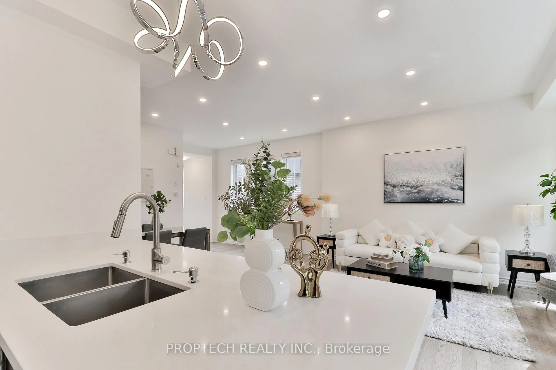 Photo 13 of 19 Frederick Wilson Avenue, Markham, Cornell — HOMEH