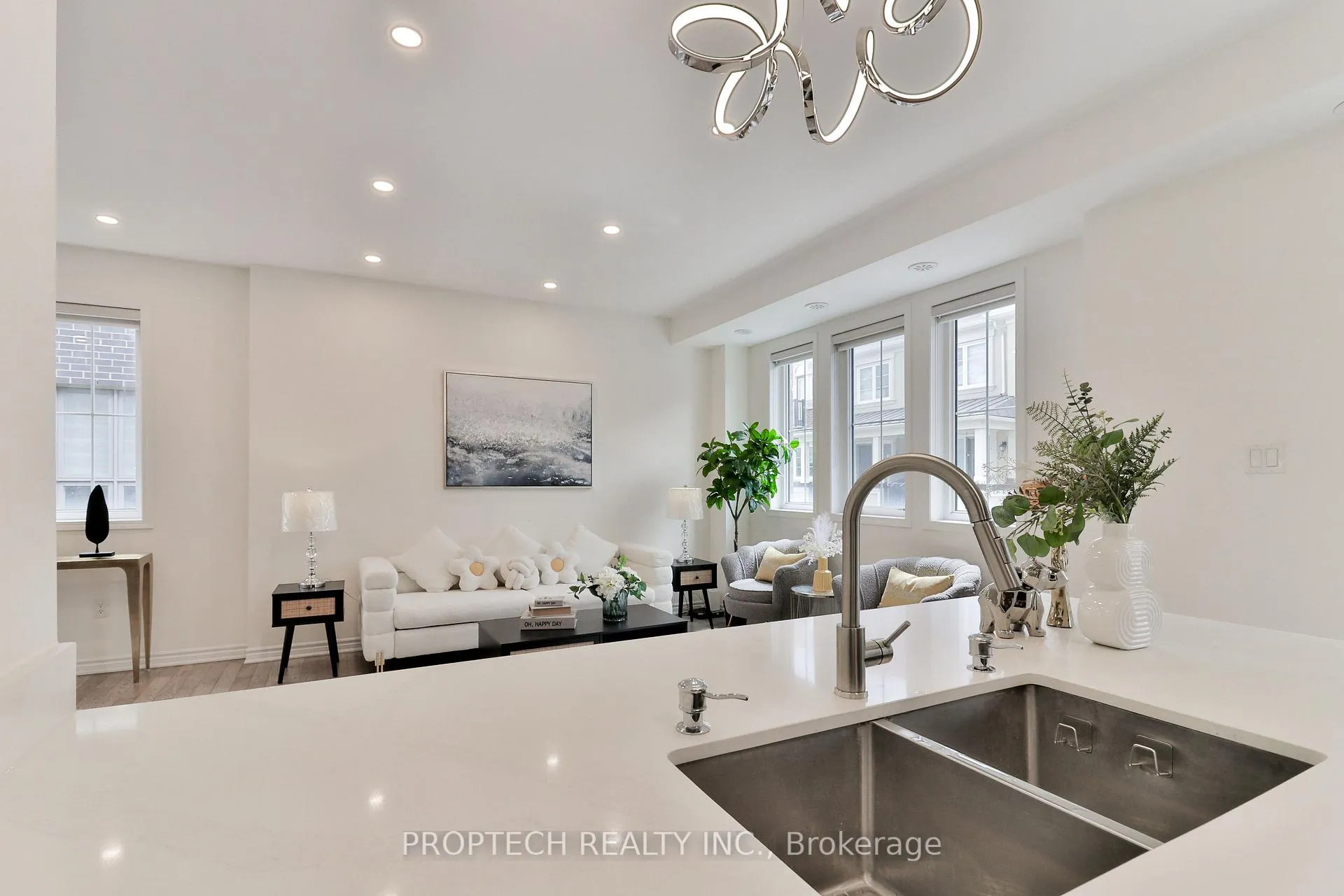 Photo 14 of 19 Frederick Wilson Avenue, Markham, Cornell — HOMEH