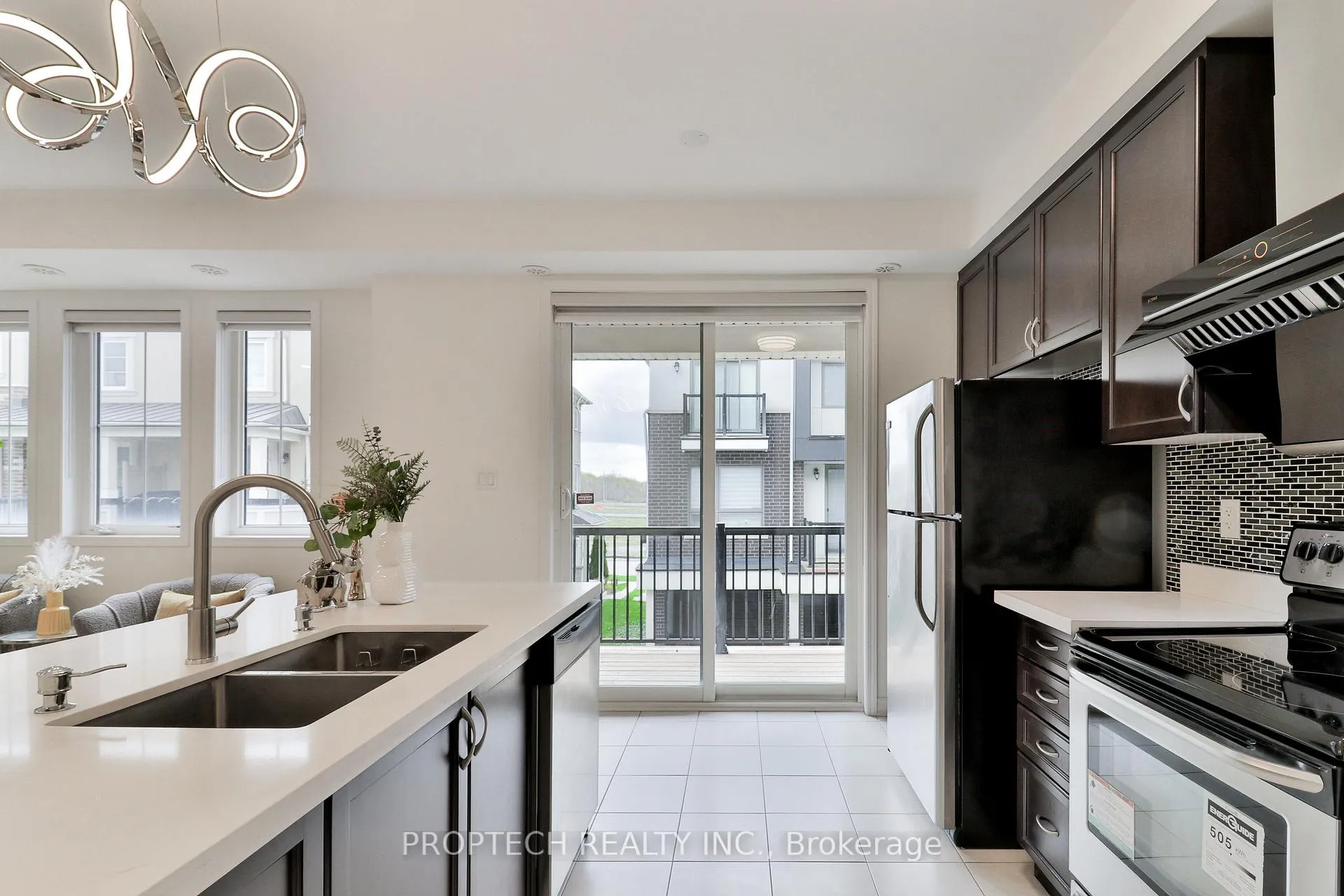 Photo 15 of 19 Frederick Wilson Avenue, Markham, Cornell — HOMEH