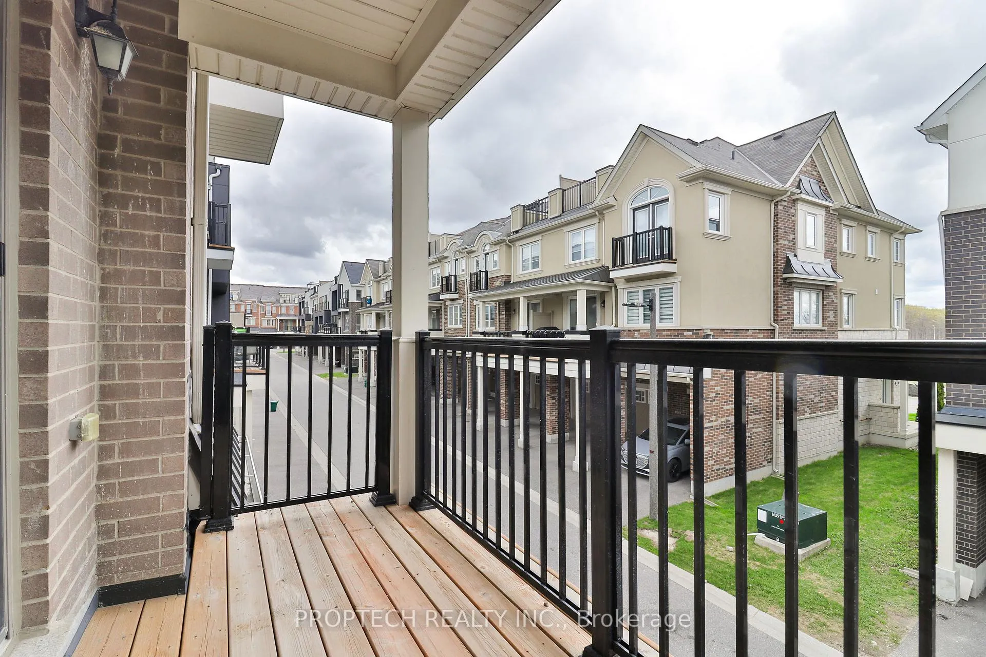 Photo 16 of 19 Frederick Wilson Avenue, Markham, Cornell — HOMEH
