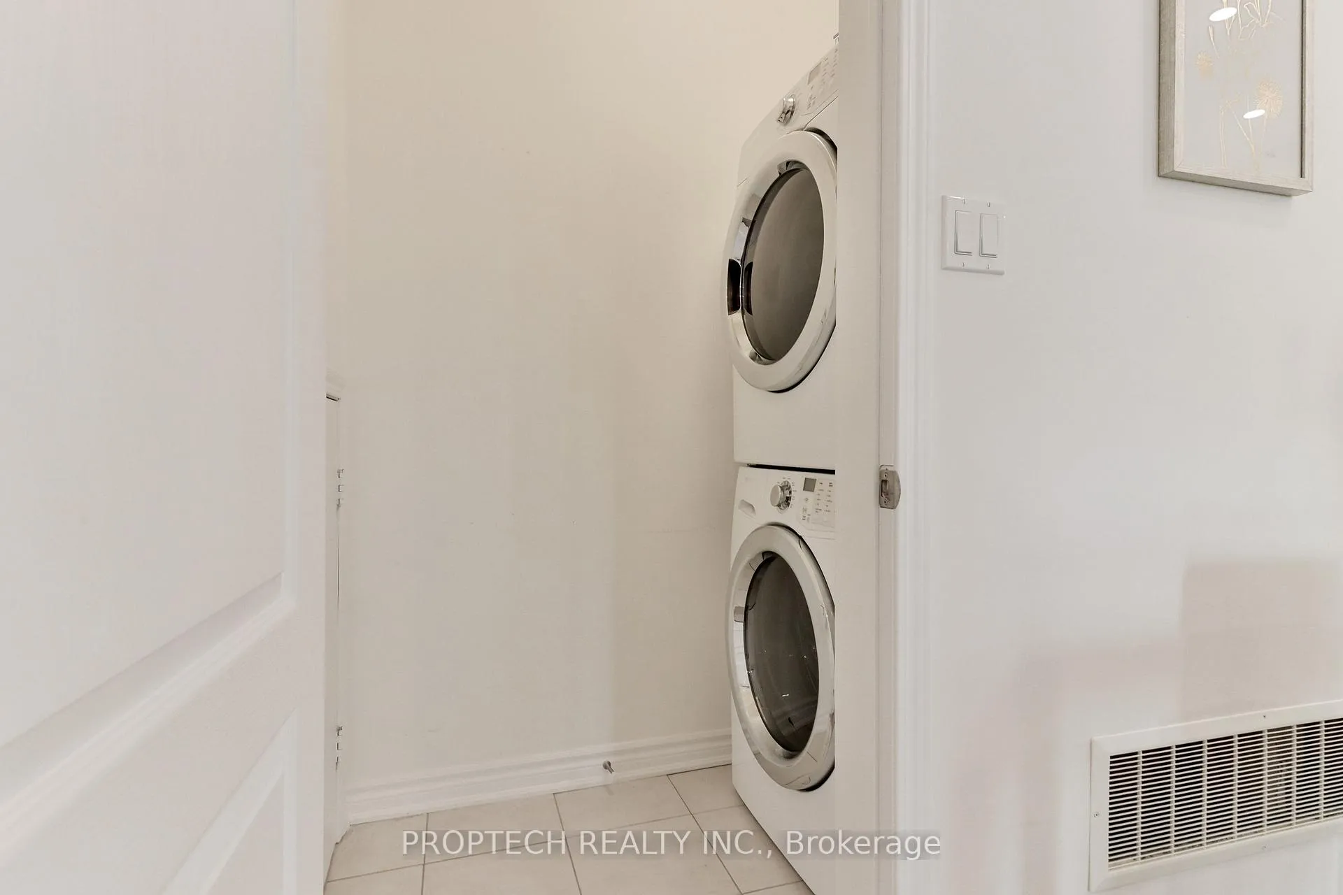 Photo 21 of 19 Frederick Wilson Avenue, Markham, Cornell — HOMEH