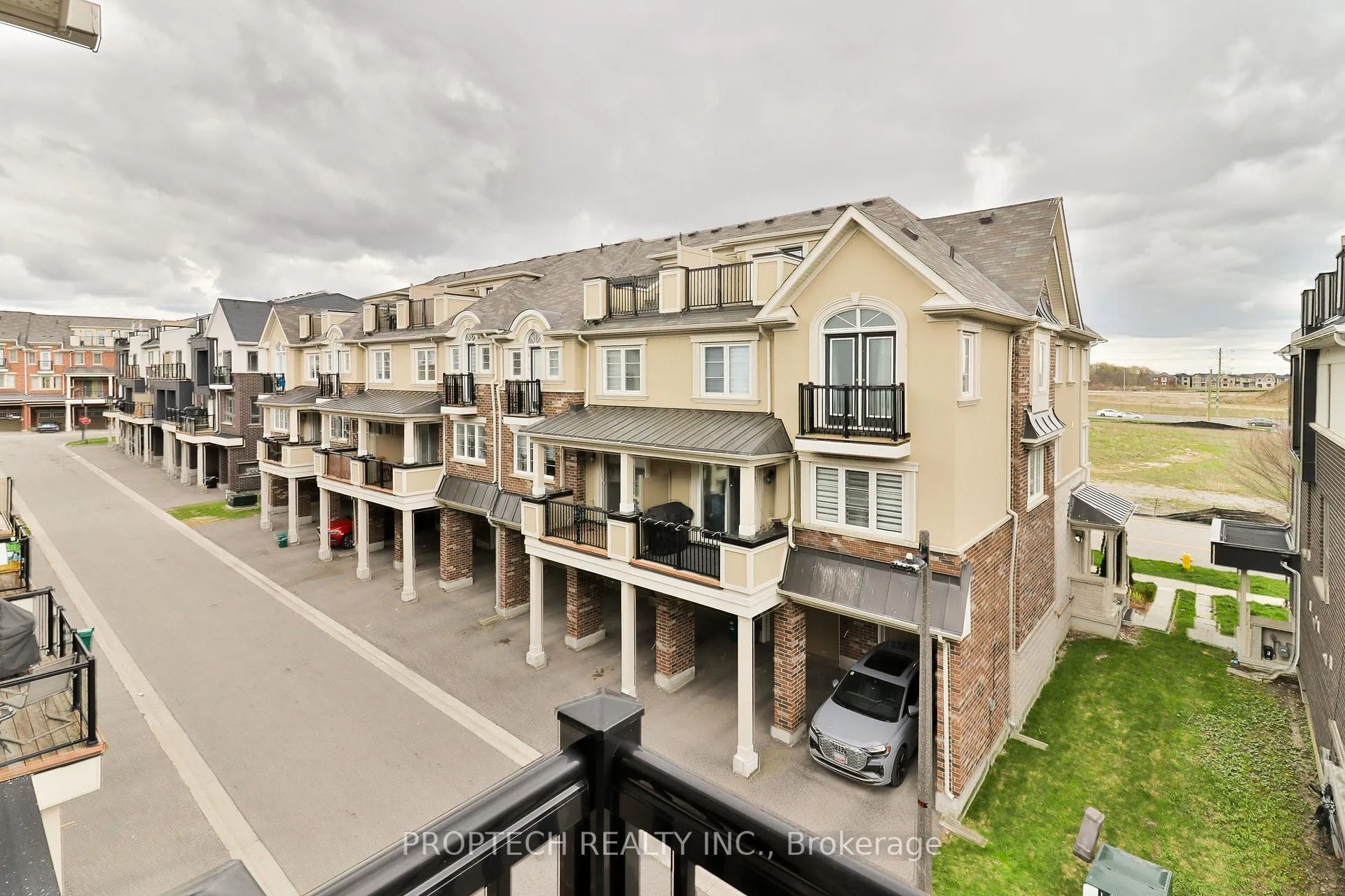 Photo 32 of 19 Frederick Wilson Avenue, Markham, Cornell — HOMEH