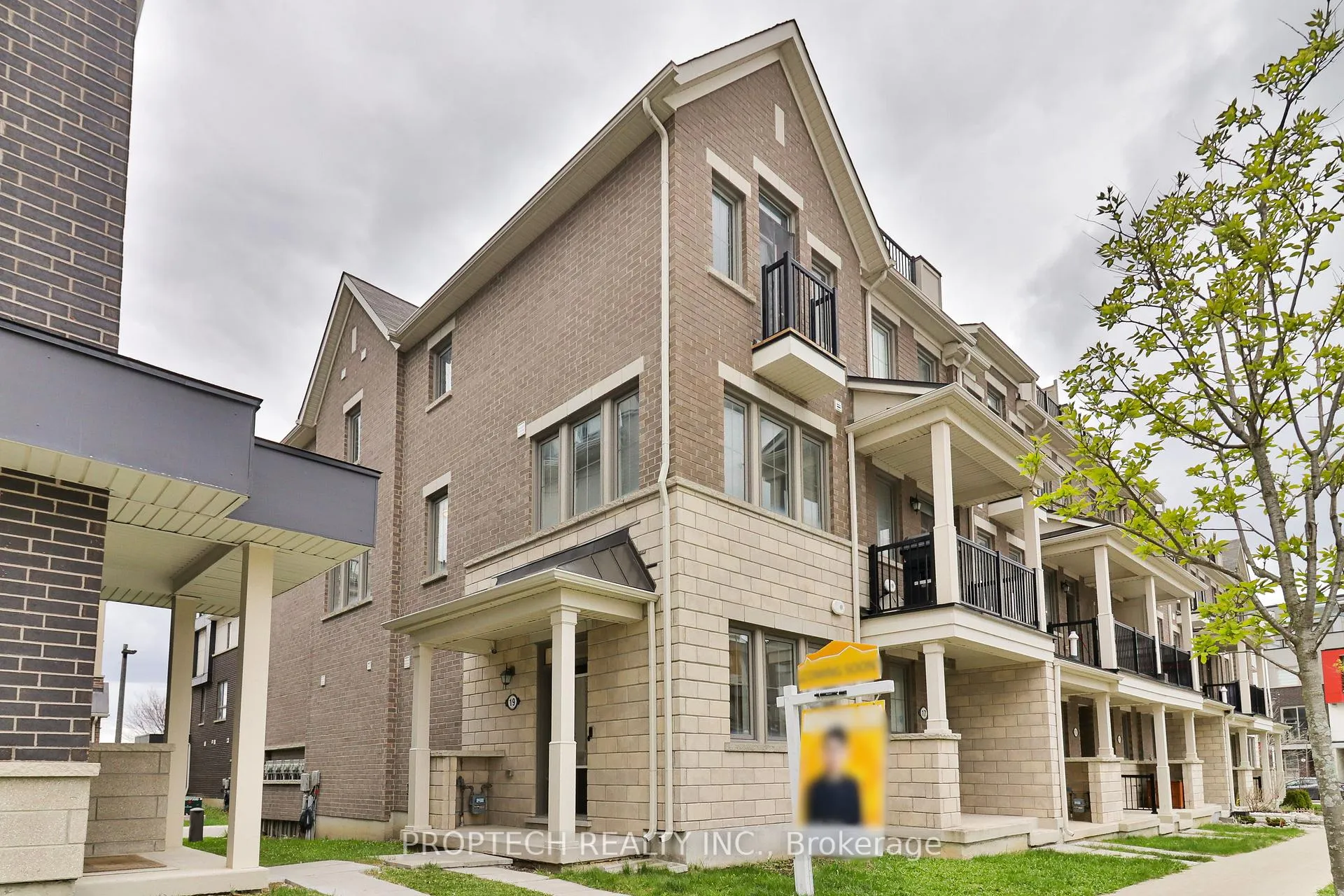 Photo 40 of 19 Frederick Wilson Avenue, Markham, Cornell — HOMEH