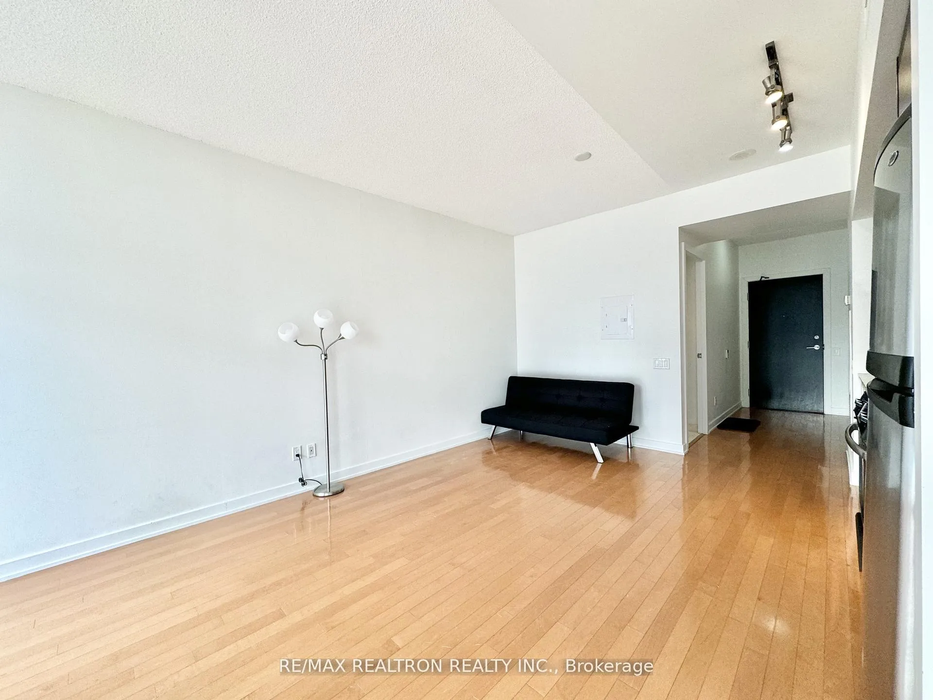 Photo 4 of Unit 1404, 33 Charles Street E, Toronto, Church-Yonge Corridor — HOMEH