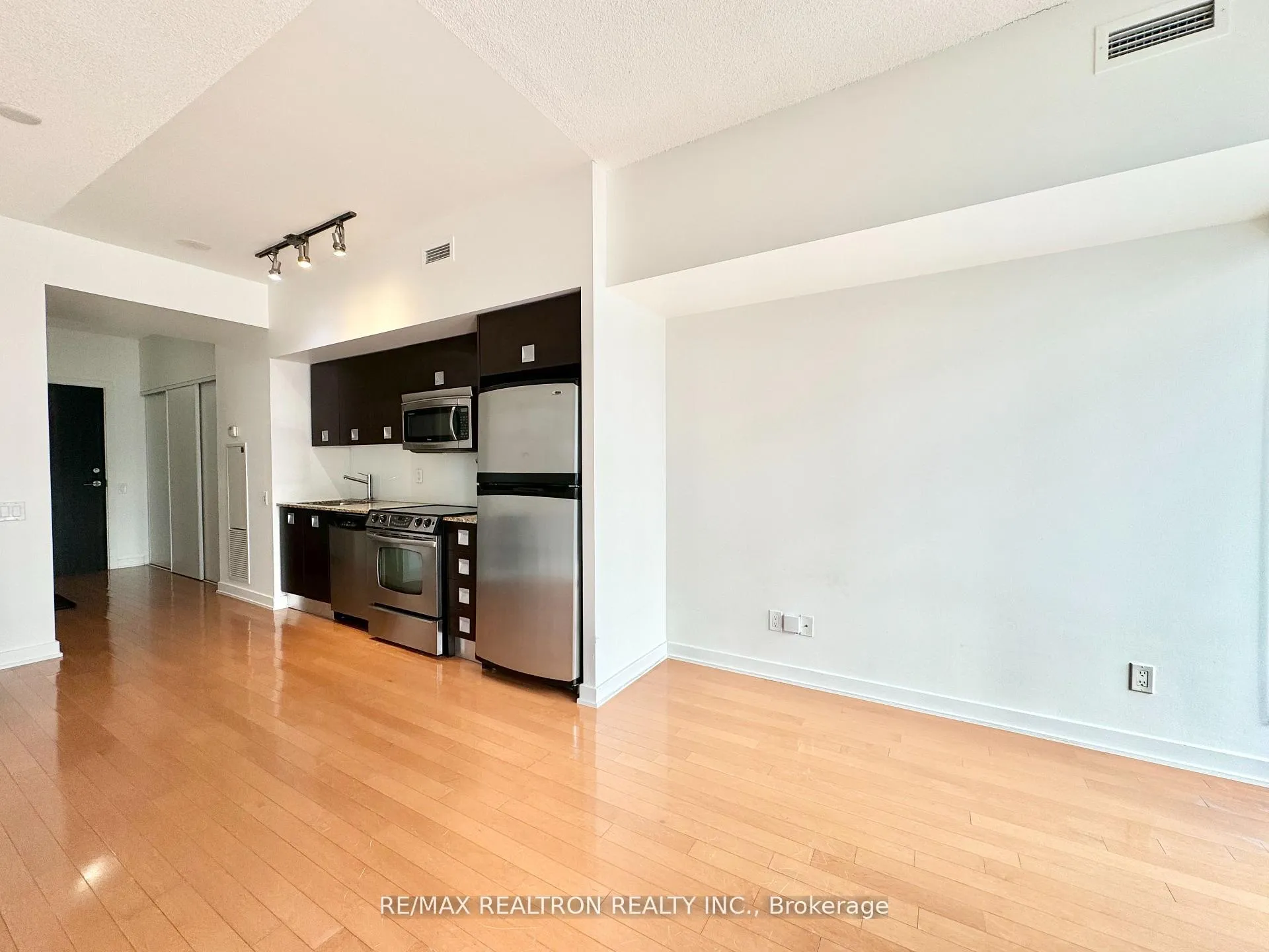 Photo 5 of Unit 1404, 33 Charles Street E, Toronto, Church-Yonge Corridor — HOMEH