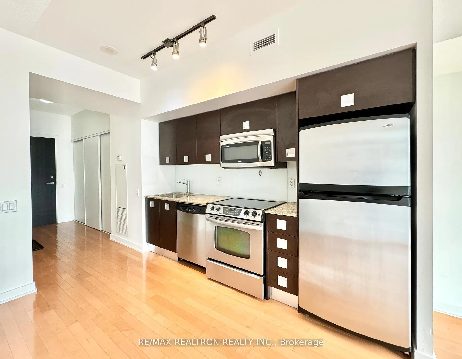Photo 8 of Unit 1404, 33 Charles Street E, Toronto, Church-Yonge Corridor — HOMEH