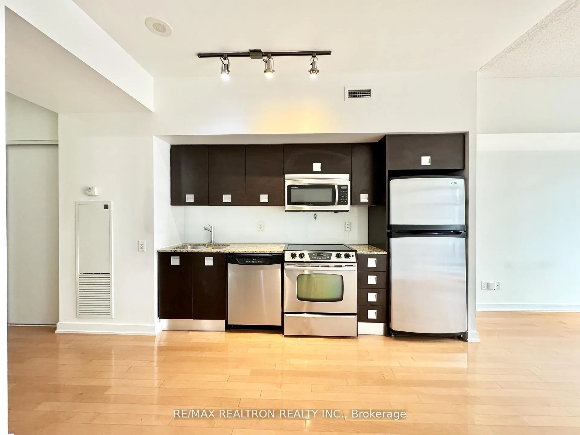 Photo 9 of Unit 1404, 33 Charles Street E, Toronto, Church-Yonge Corridor — HOMEH