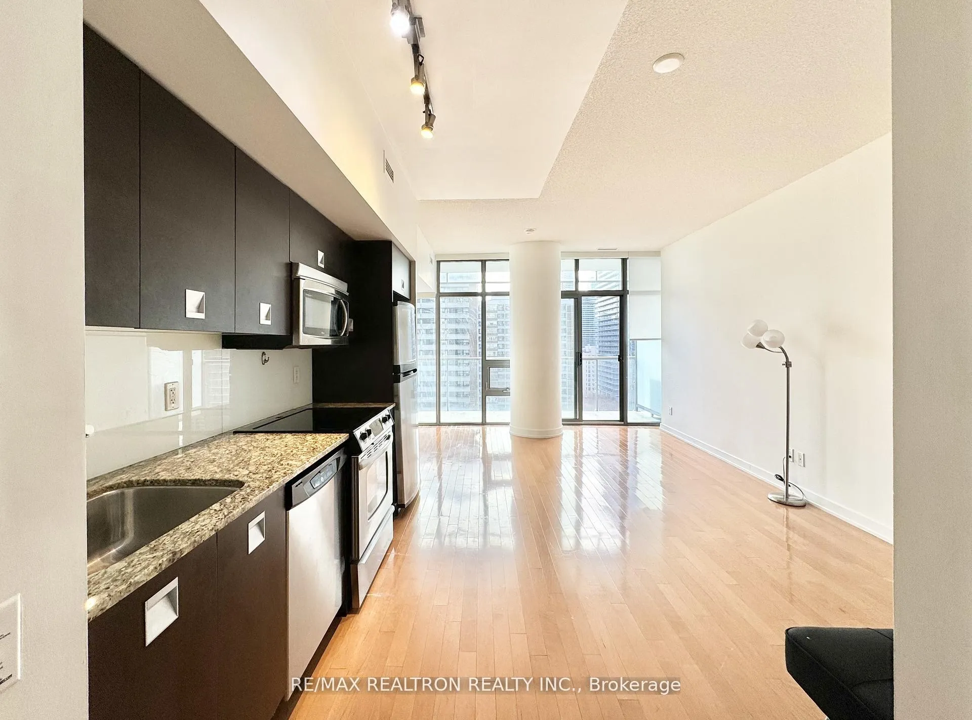Photo 10 of Unit 1404, 33 Charles Street E, Toronto, Church-Yonge Corridor — HOMEH