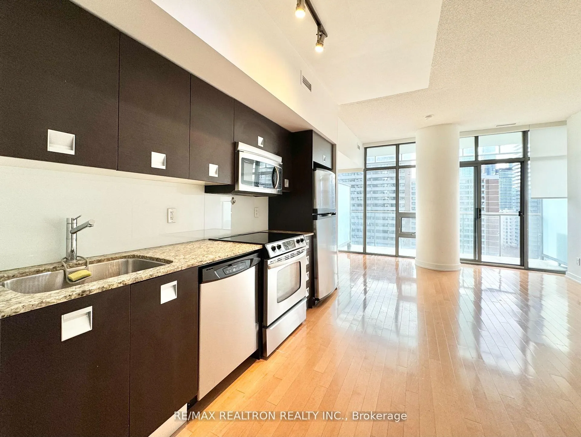 Photo 11 of Unit 1404, 33 Charles Street E, Toronto, Church-Yonge Corridor — HOMEH