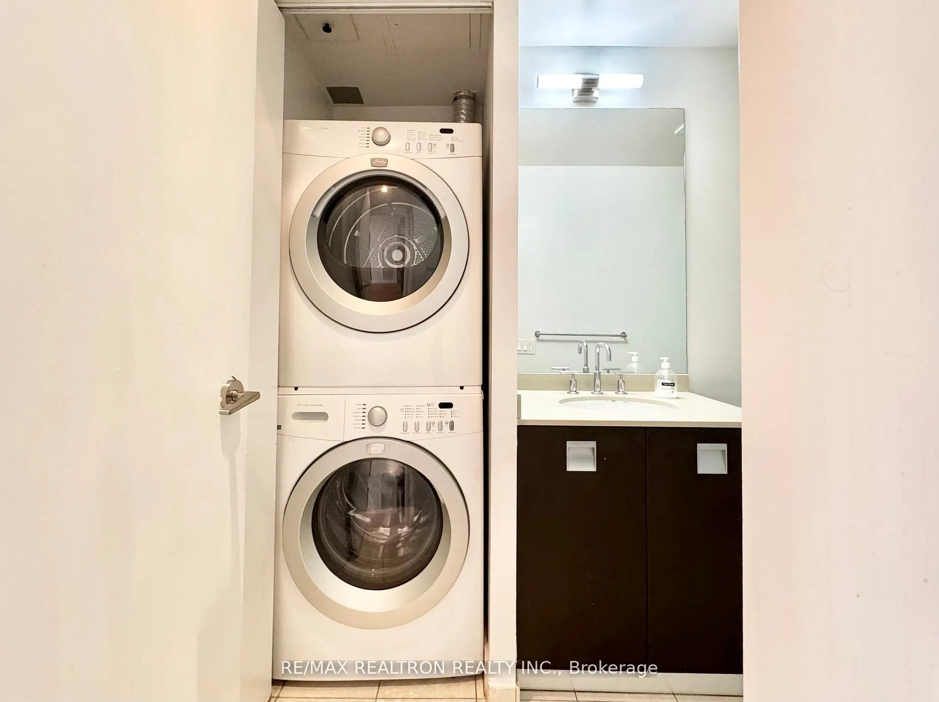 Photo 13 of Unit 1404, 33 Charles Street E, Toronto, Church-Yonge Corridor — HOMEH