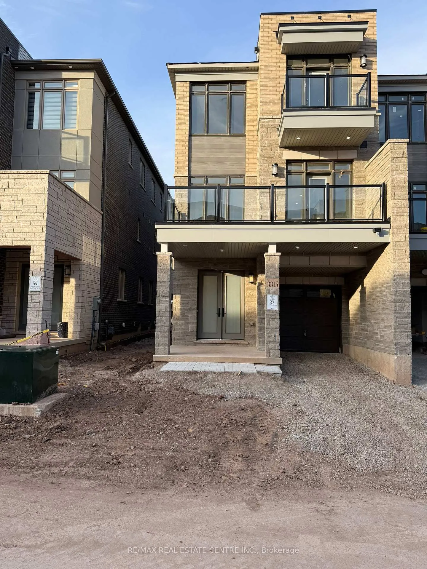 Photo 3 of 3315 Taha Gardens, Oakville, Glenorchy — HOMEH