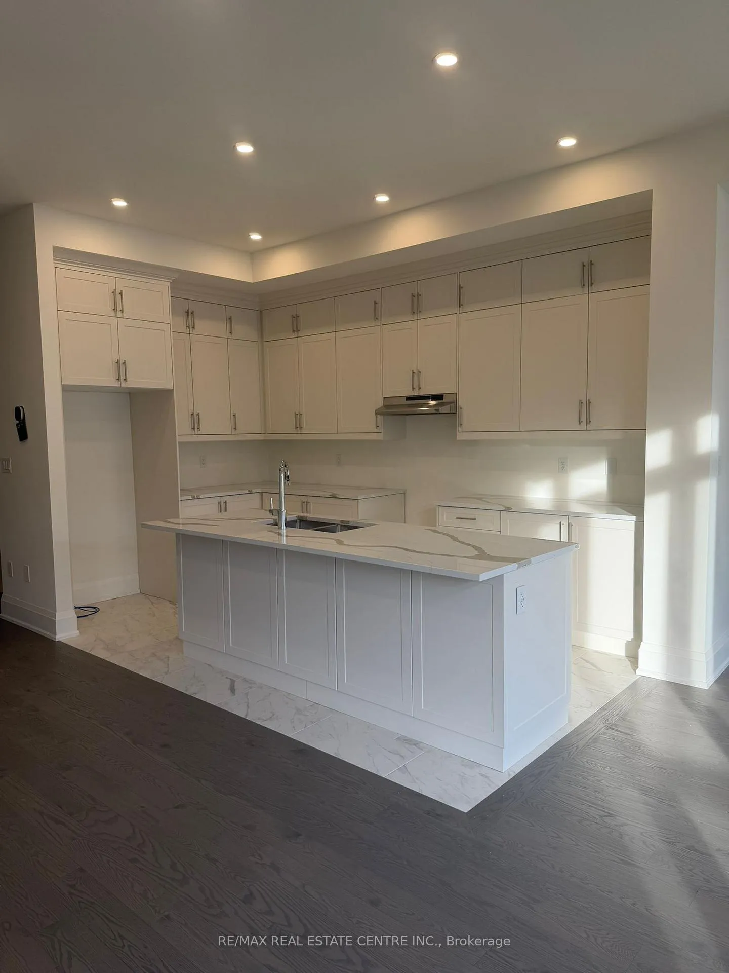 Photo 16 of 3315 Taha Gardens, Oakville, Glenorchy — HOMEH