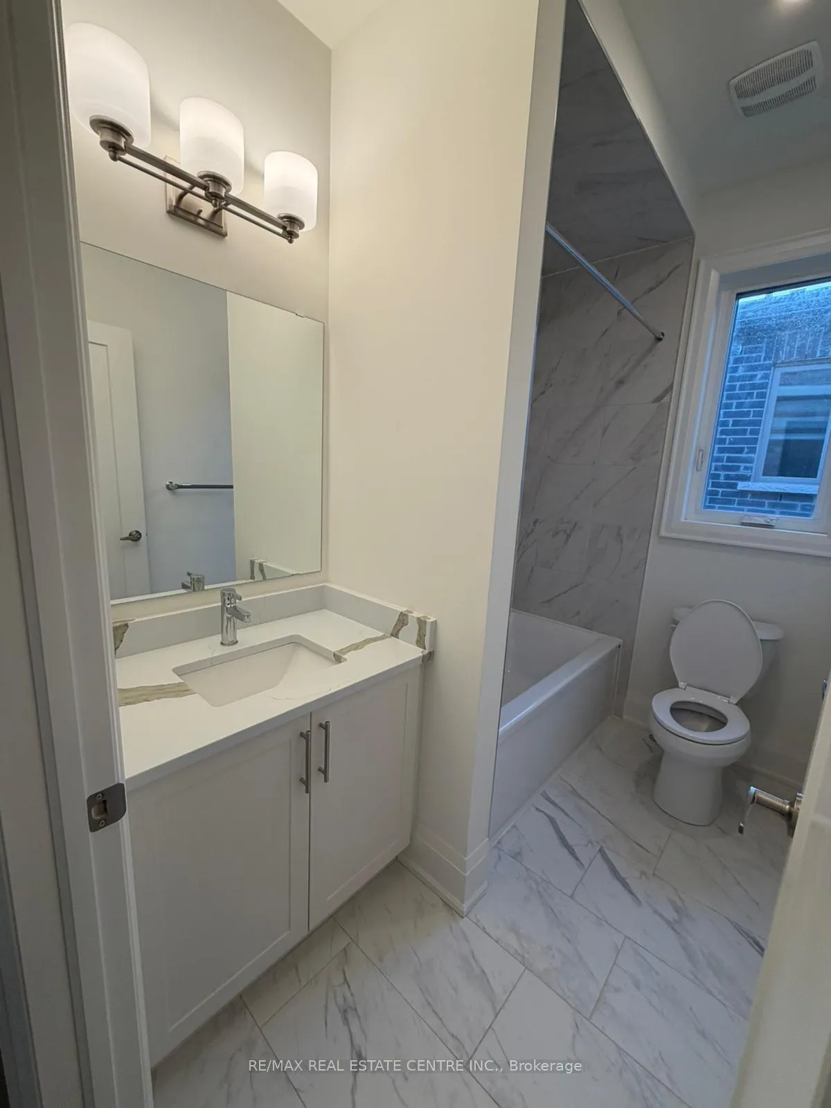 Photo 33 of 3315 Taha Gardens, Oakville, Glenorchy — HOMEH
