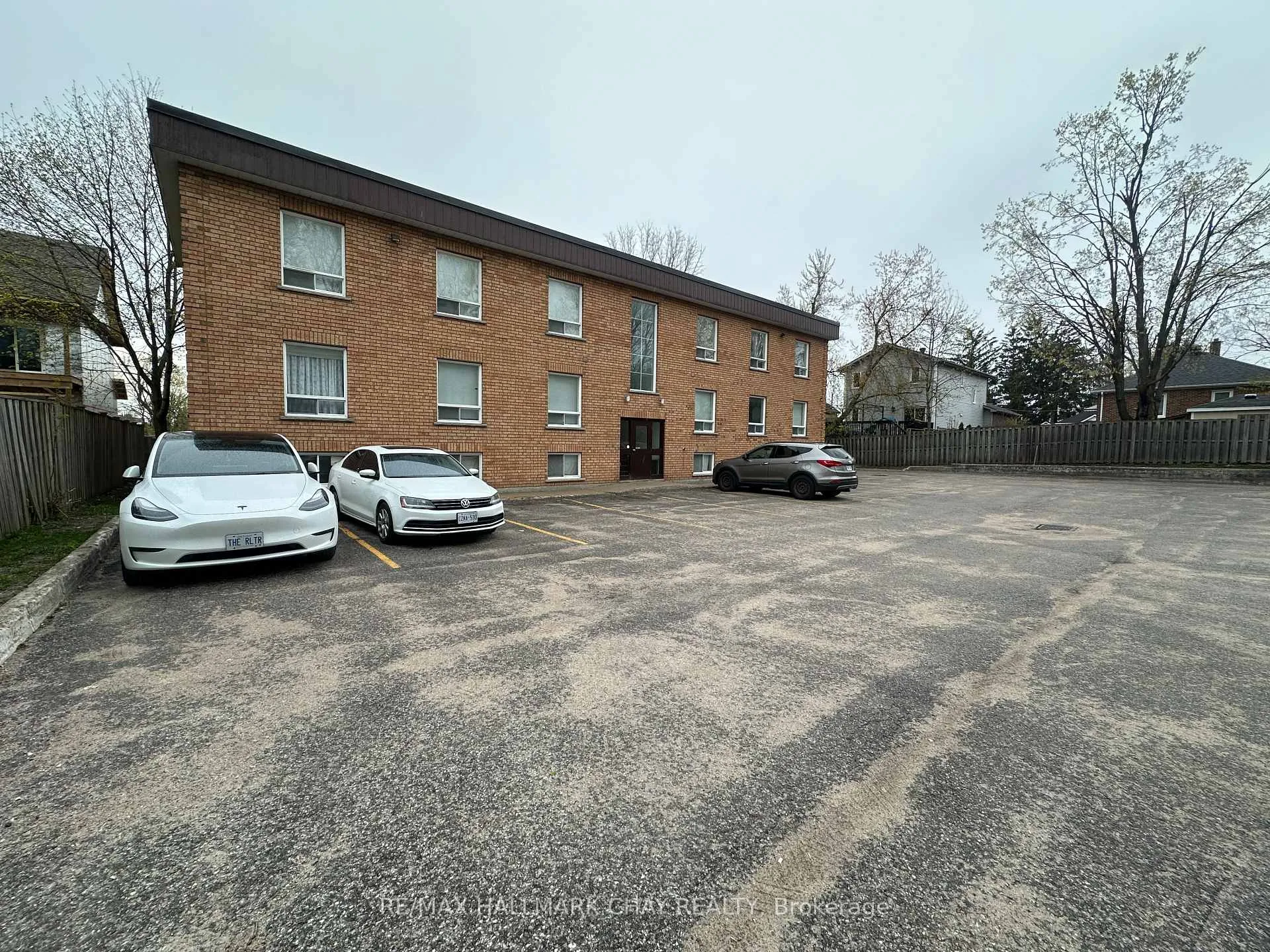 Photo 2 of Unit 102, 80 Grove Street E, Barrie, Wellington — HOMEH